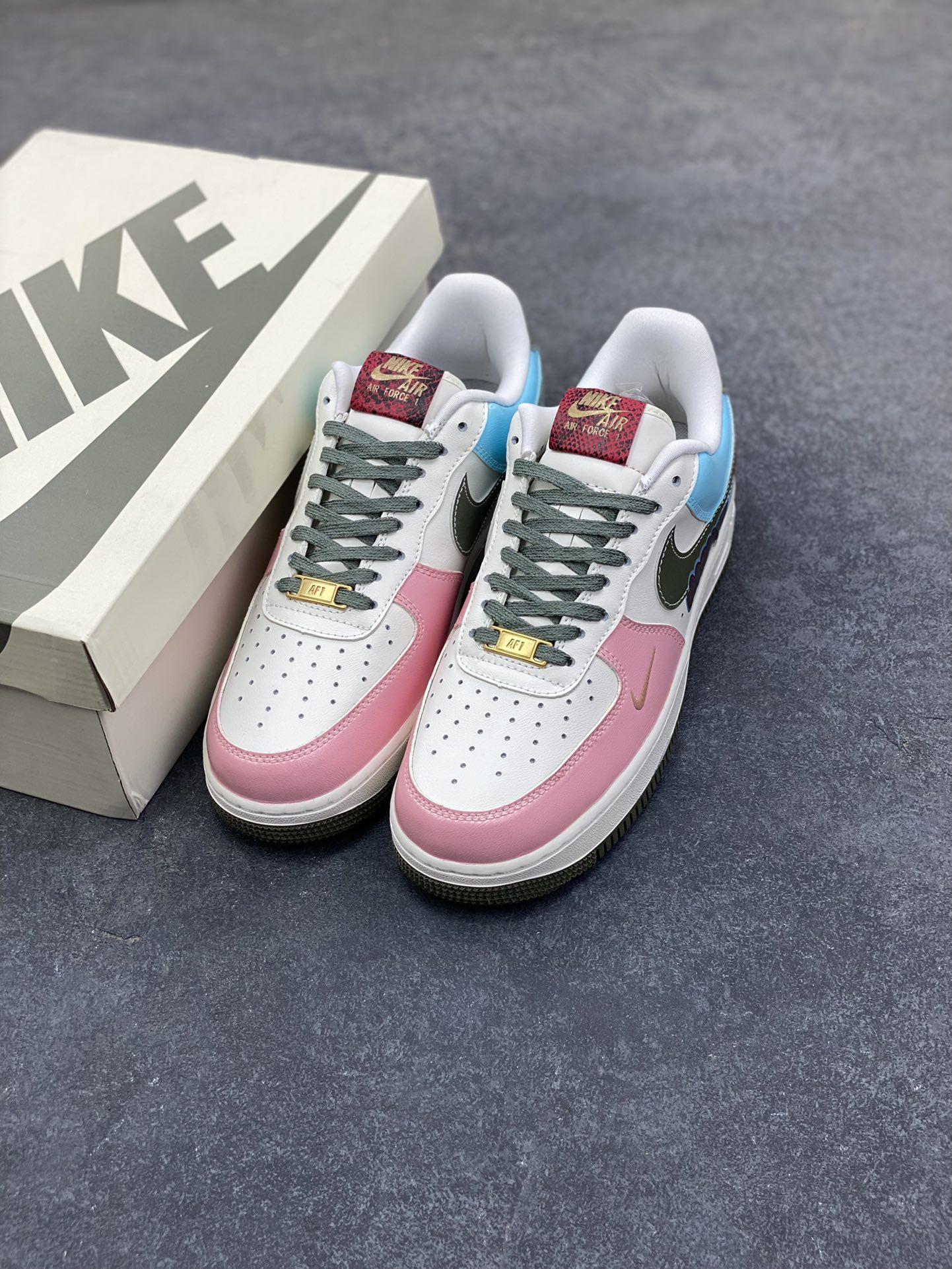 图片[8]-【定制球鞋】纯手工绘画Nike Air Force 1 空军一号 手绘 涂鸦 拉布布 潮流 耐磨 低帮 板鞋 男女同款 白黑色折边针车 工艺难度大 原楦头原纸板 原装鞋盒 定制五金配件 内置全掌气垫 原厂鞋底 货号：FV5979-130 尺码：36 36.5 37.5 38 38.5 39 40 40.5 41 42 42.5 43 44 44.5 45-选品中心