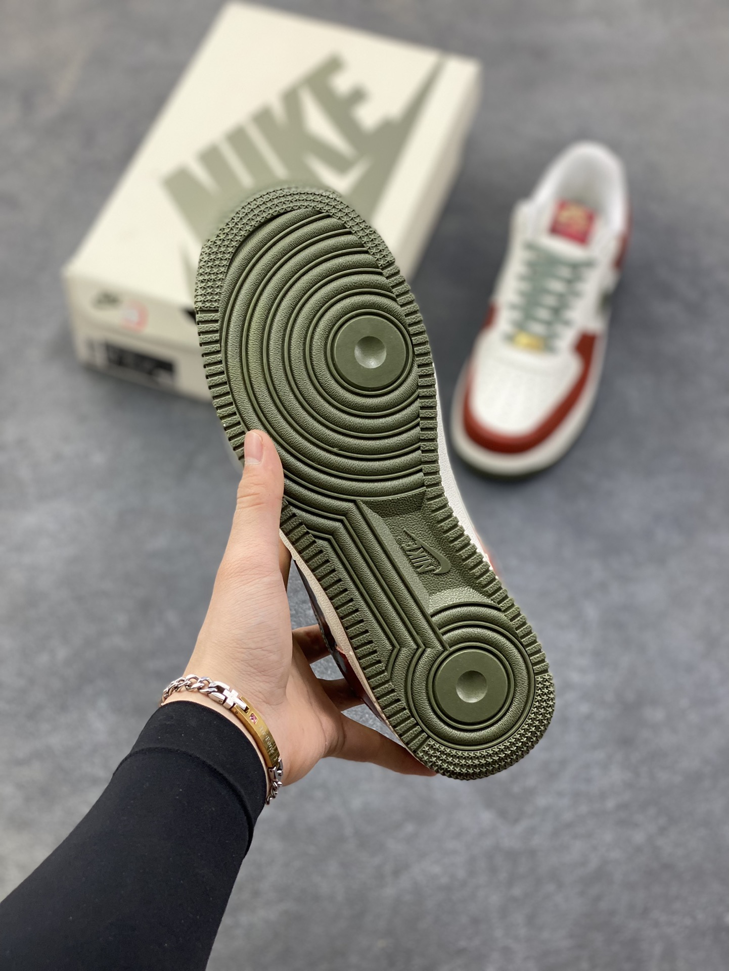 图片[5]-【定制球鞋】纯手工绘画Nike Air Force 1 空军一号 手绘 涂鸦 拉布布 潮流 耐磨 低帮 板鞋 男女同款 白黑色折边针车 工艺难度大 原楦头原纸板 原装鞋盒 定制五金配件 内置全掌气垫 原厂鞋底 货号：FV5979-130 尺码：36 36.5 37.5 38 38.5 39 40 40.5 41 42 42.5 43 44 44.5 45-选品中心