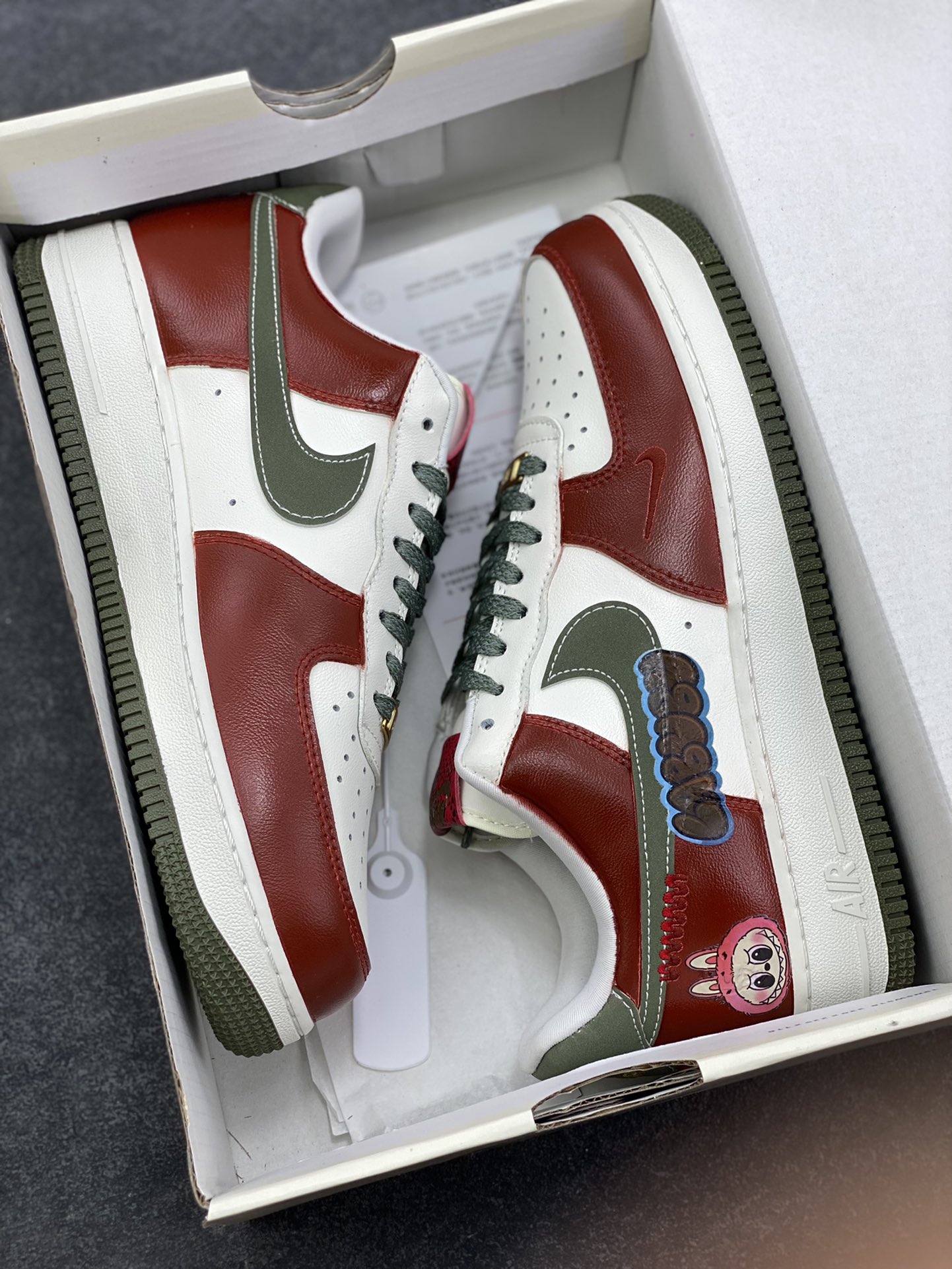 图片[9]-【定制球鞋】纯手工绘画Nike Air Force 1 空军一号 手绘 涂鸦 拉布布 潮流 耐磨 低帮 板鞋 男女同款 白黑色折边针车 工艺难度大 原楦头原纸板 原装鞋盒 定制五金配件 内置全掌气垫 原厂鞋底 货号：FV5979-130 尺码：36 36.5 37.5 38 38.5 39 40 40.5 41 42 42.5 43 44 44.5 45-选品中心