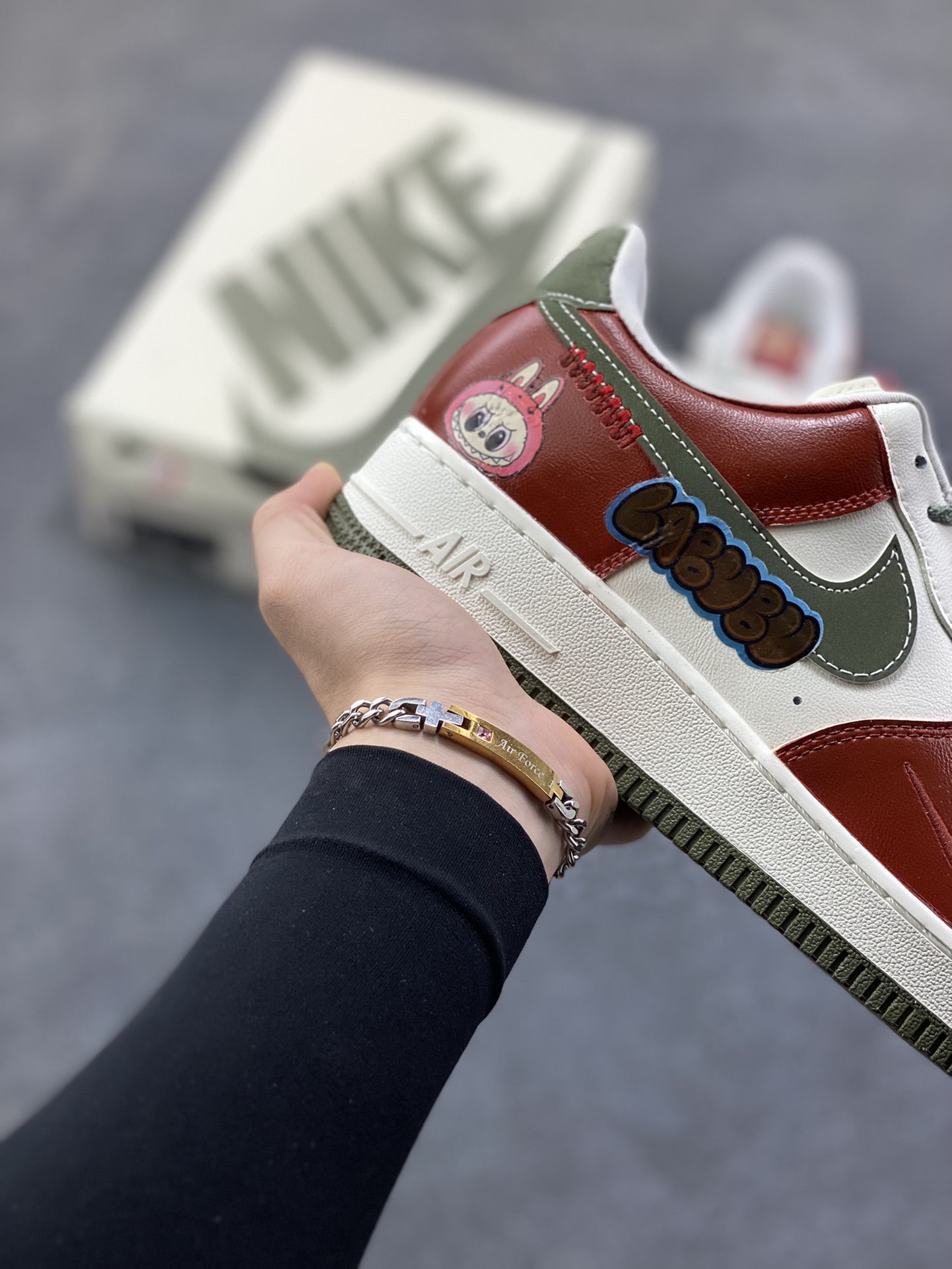 图片[6]-【定制球鞋】纯手工绘画Nike Air Force 1 空军一号 手绘 涂鸦 拉布布 潮流 耐磨 低帮 板鞋 男女同款 白黑色折边针车 工艺难度大 原楦头原纸板 原装鞋盒 定制五金配件 内置全掌气垫 原厂鞋底 货号：FV5979-130 尺码：36 36.5 37.5 38 38.5 39 40 40.5 41 42 42.5 43 44 44.5 45-选品中心