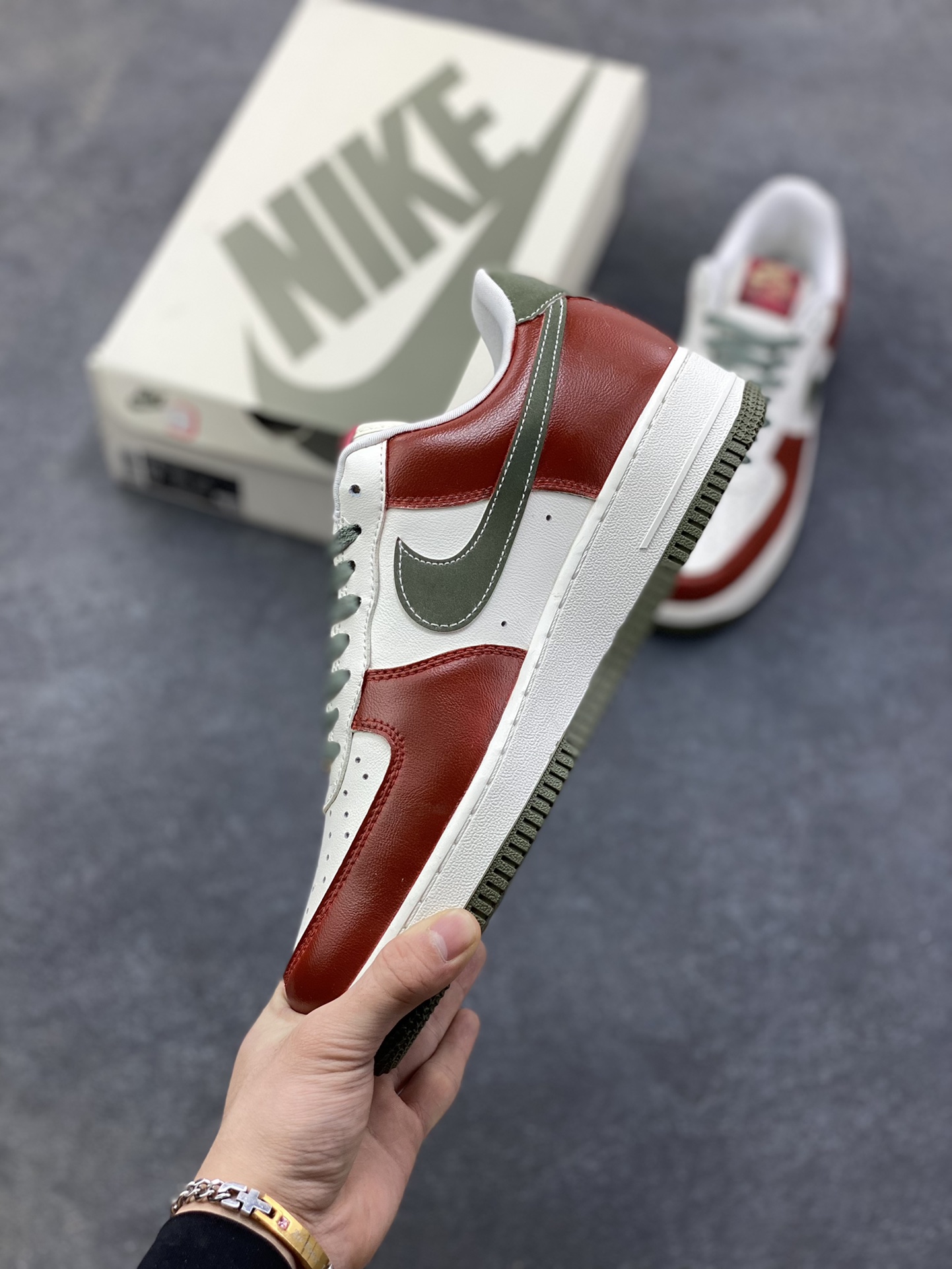图片[3]-【定制球鞋】纯手工绘画Nike Air Force 1 空军一号 手绘 涂鸦 拉布布 潮流 耐磨 低帮 板鞋 男女同款 白黑色折边针车 工艺难度大 原楦头原纸板 原装鞋盒 定制五金配件 内置全掌气垫 原厂鞋底 货号：FV5979-130 尺码：36 36.5 37.5 38 38.5 39 40 40.5 41 42 42.5 43 44 44.5 45-选品中心