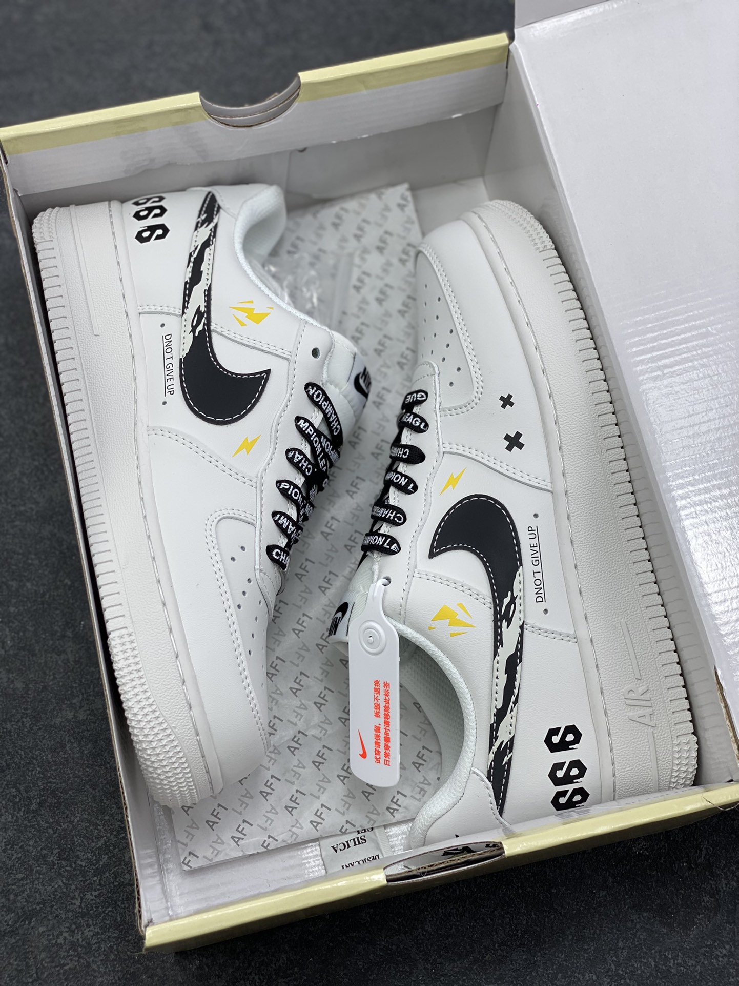 图片[9]-NIke Air Force 1 \’07 Low “白黑条形码”空军一号 低帮 运动鞋 休闲鞋 折边针车 工艺难度大 原楦头原纸板 原装鞋盒 定制五金配件 内置全掌气垫 原厂鞋底 货号：JP8028-072 尺码：36 36.5 37.5 38 38.5 39 40 40.5 41 42 42.5 43 44 44.5 45-选品中心