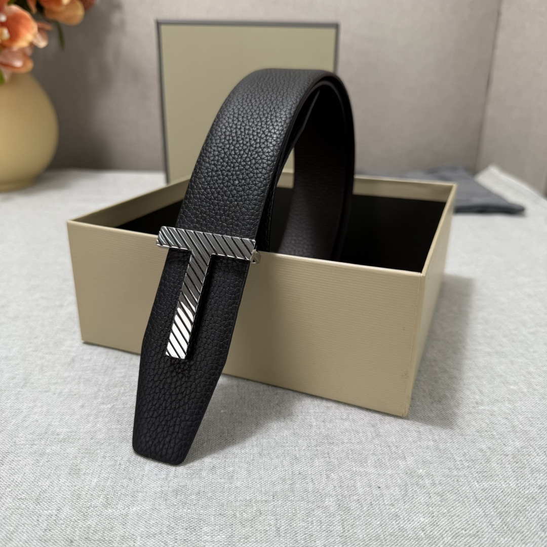 P汤姆福特最新网红爆款双面头层牛皮专柜同步3.8宽新款上市了，原版牛皮，搭配铜扣，优雅，大方用的方便。谢