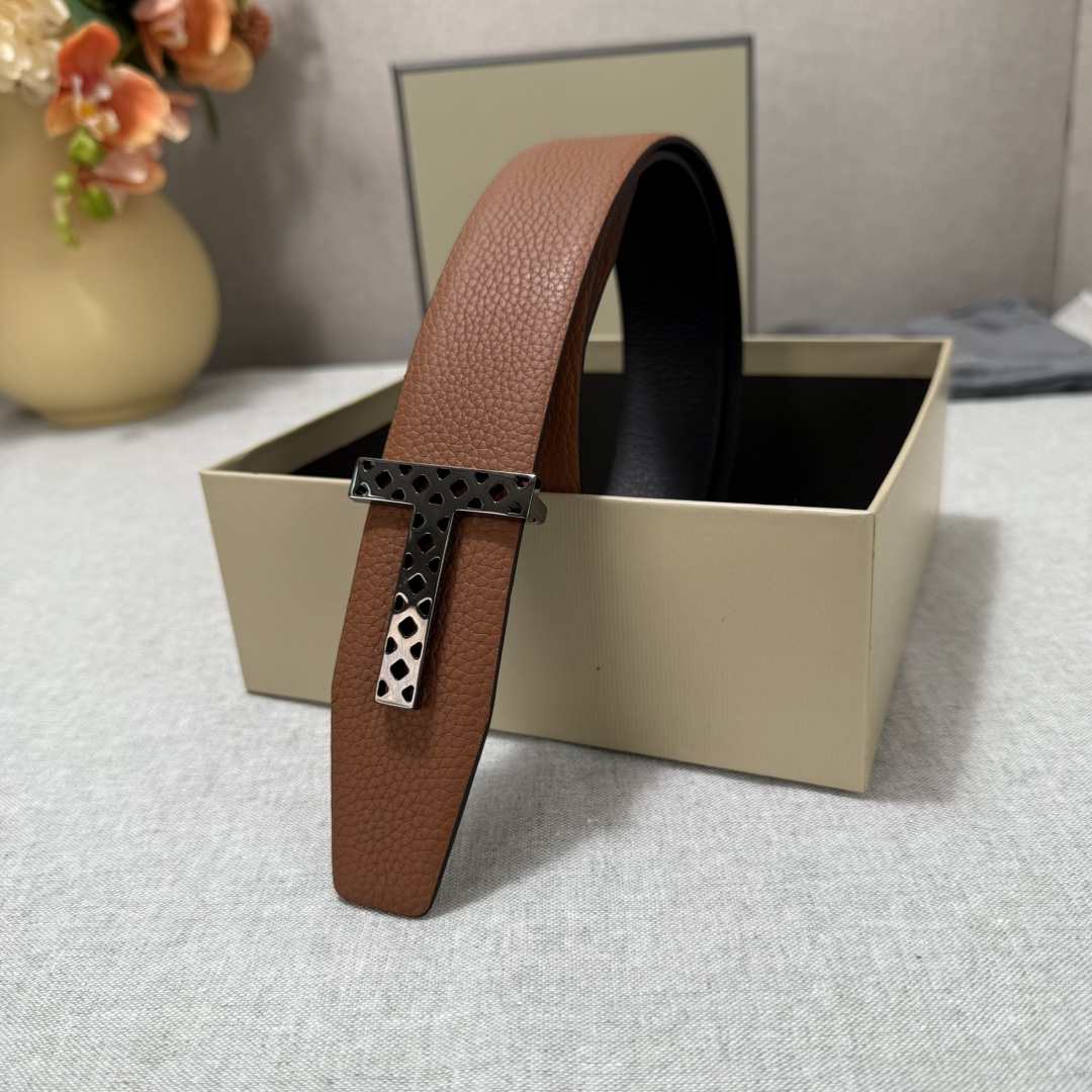 P汤姆福特最新网红爆款双面头层牛皮专柜同步3.8宽新款上市了，原版牛皮，搭配铜扣，优雅，大方用的方便。谢