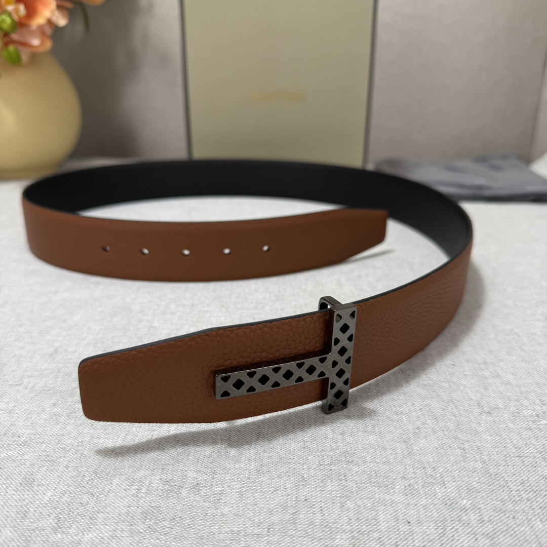 P汤姆福特最新网红爆款双面头层牛皮专柜同步3.8宽新款上市了，原版牛皮，搭配铜扣，优雅，大方用的方便。谢