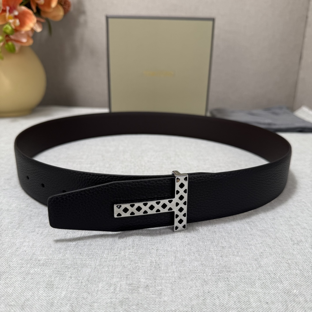 P汤姆福特最新网红爆款双面头层牛皮专柜同步3.8宽新款上市了，原版牛皮，搭配铜扣，优雅，大方用的方便。谢