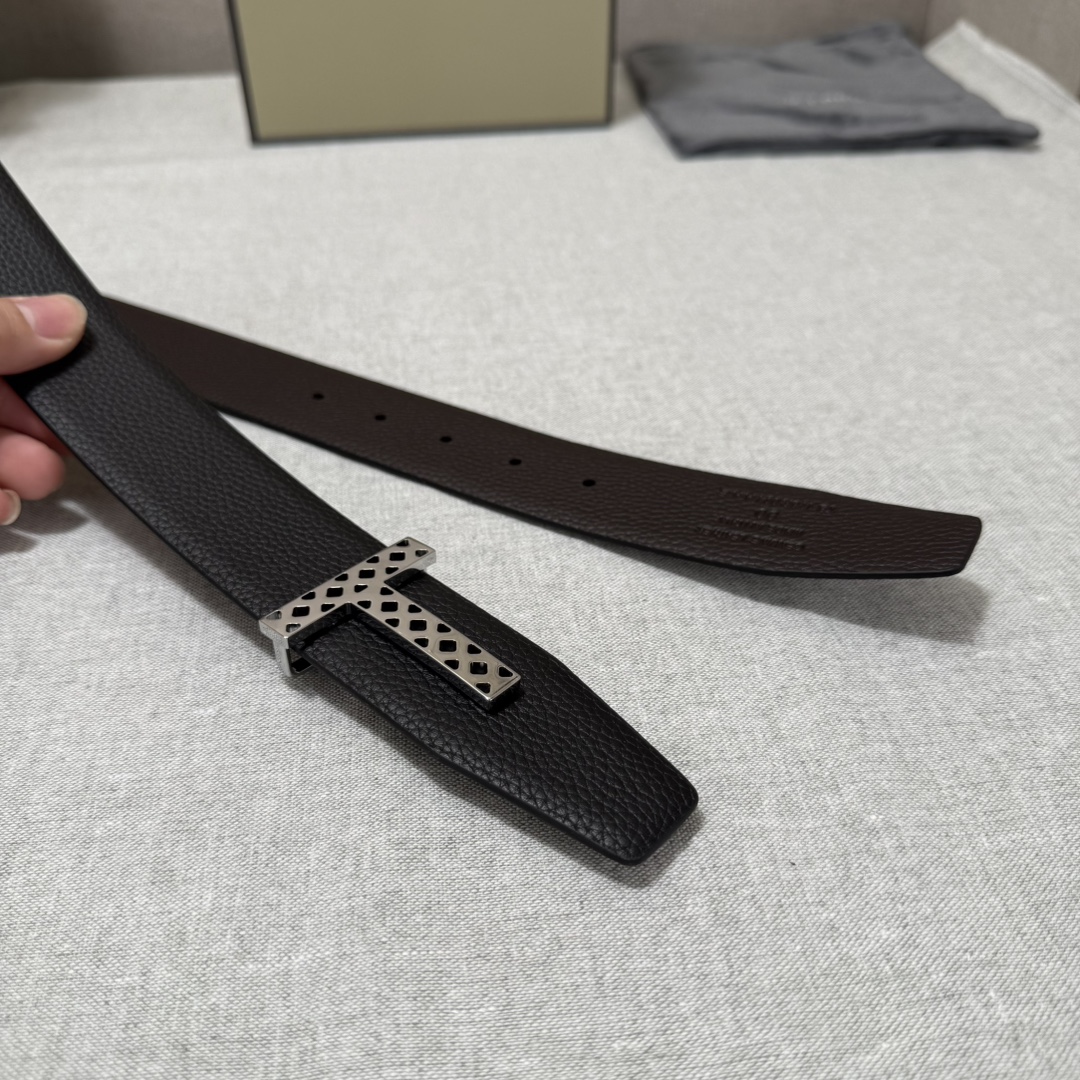 P汤姆福特最新网红爆款双面头层牛皮专柜同步3.8宽新款上市了，原版牛皮，搭配铜扣，优雅，大方用的方便。谢