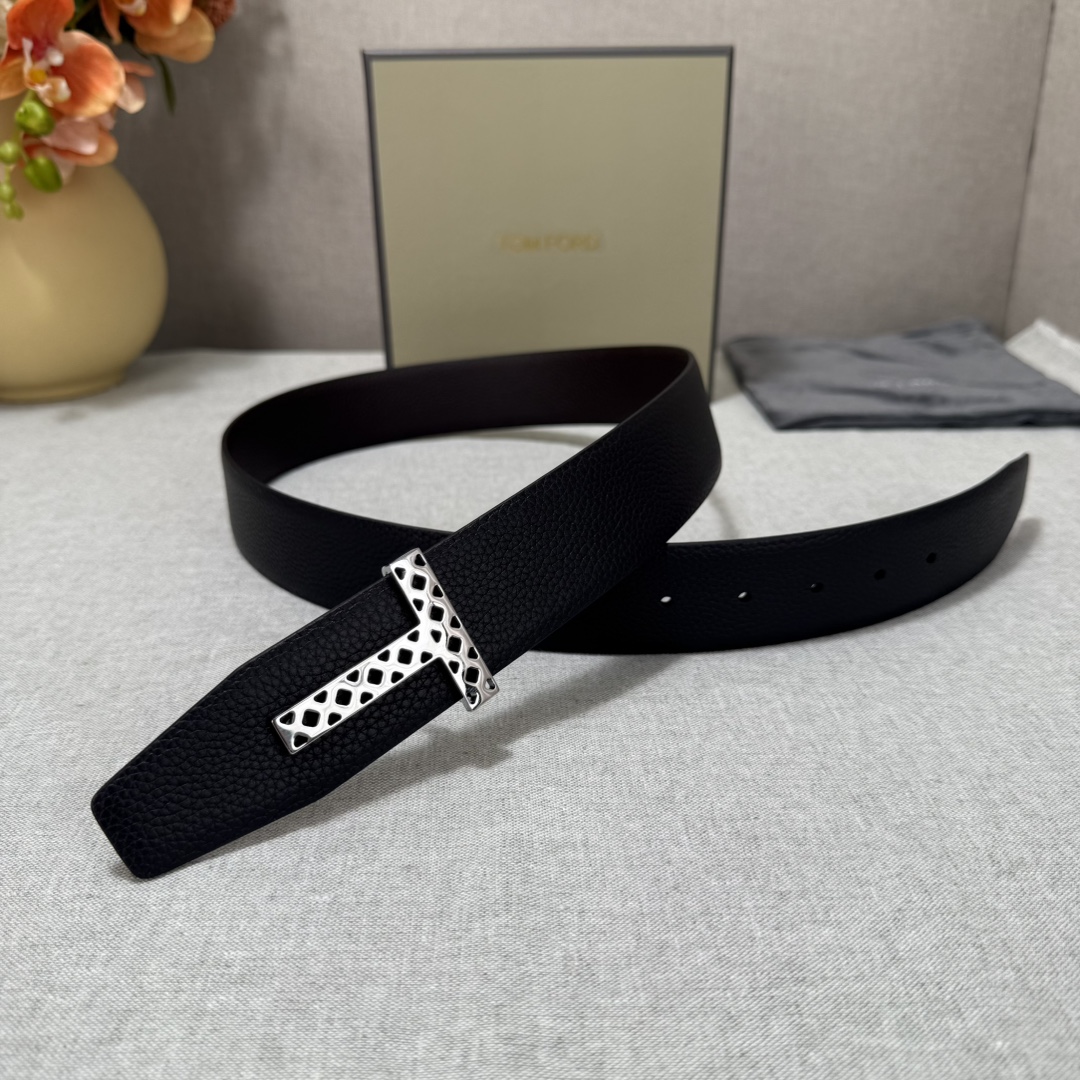 P汤姆福特最新网红爆款双面头层牛皮专柜同步3.8宽新款上市了，原版牛皮，搭配铜扣，优雅，大方用的方便。谢