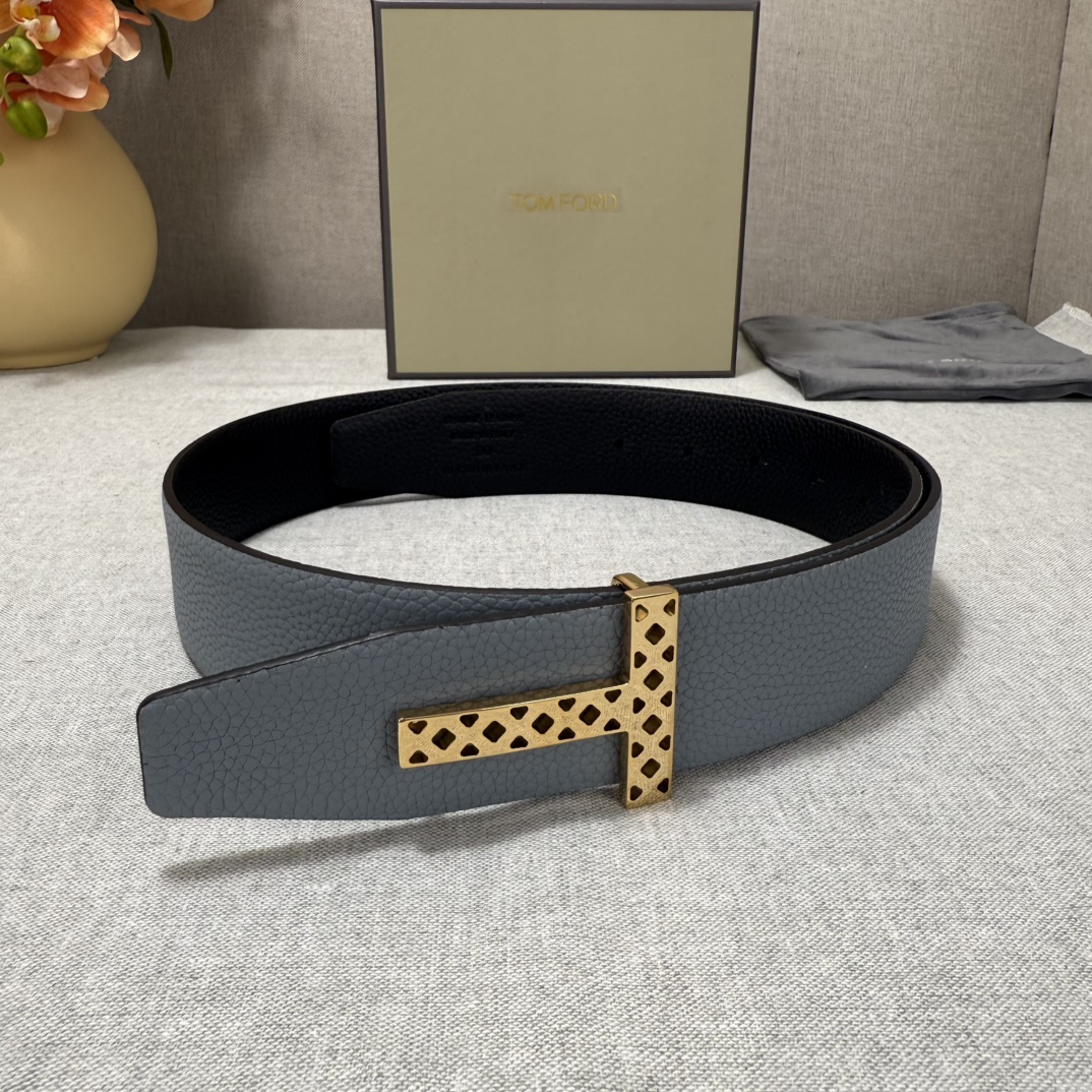 P汤姆福特最新网红爆款双面头层牛皮专柜同步3.8宽新款上市了，原版牛皮，搭配铜扣，优雅，大方用的方便。谢