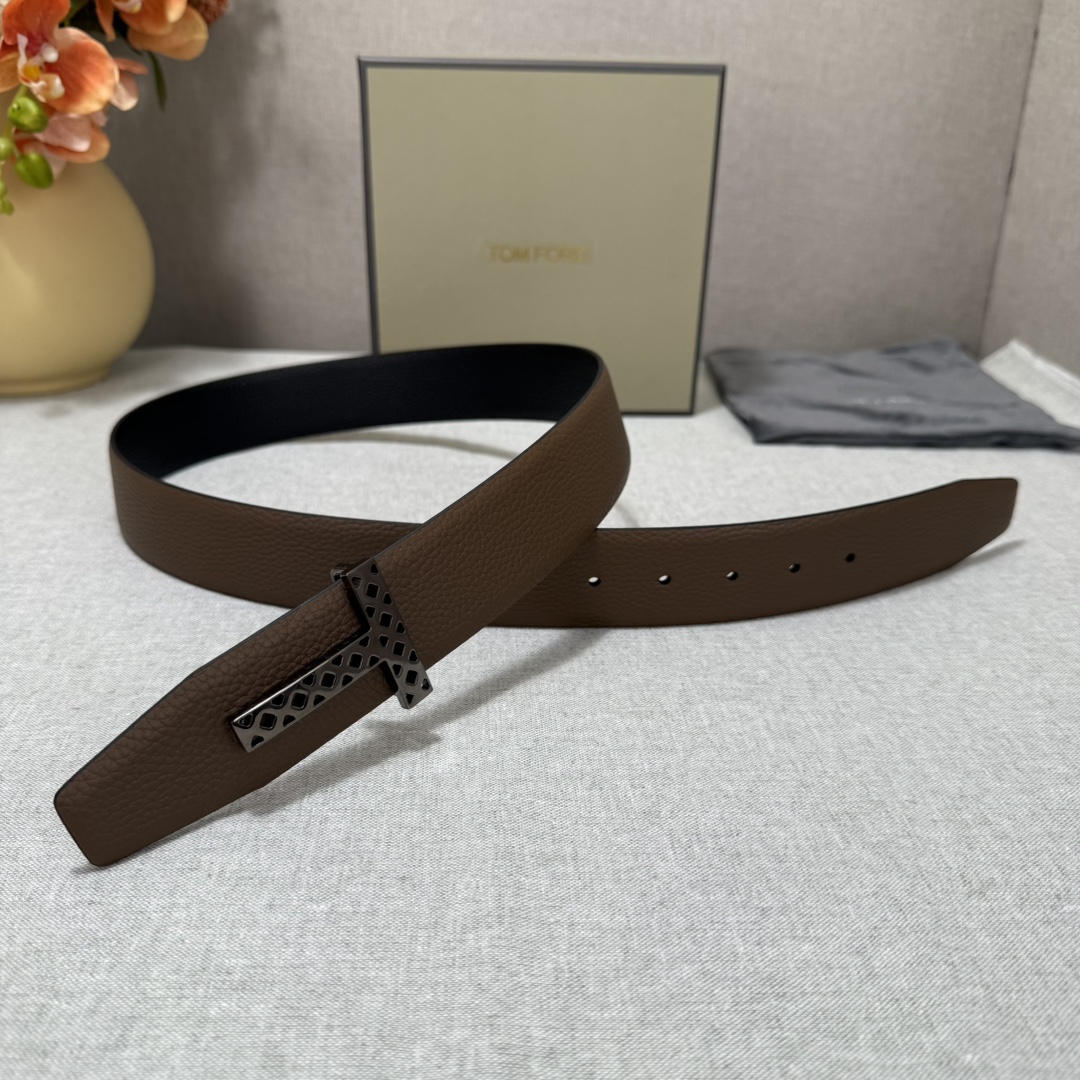 P汤姆福特最新网红爆款双面头层牛皮专柜同步3.8宽新款上市了，原版牛皮，搭配铜扣，优雅，大方用的方便。谢