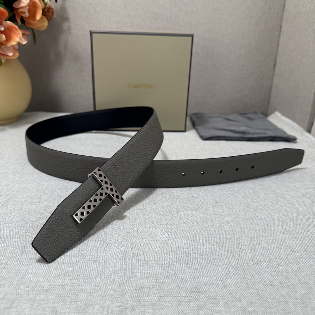 P汤姆福特最新网红爆款双面头层牛皮专柜同步3.8宽新款上市了，原版牛皮，搭配铜扣，优雅，大方用的方便。谢