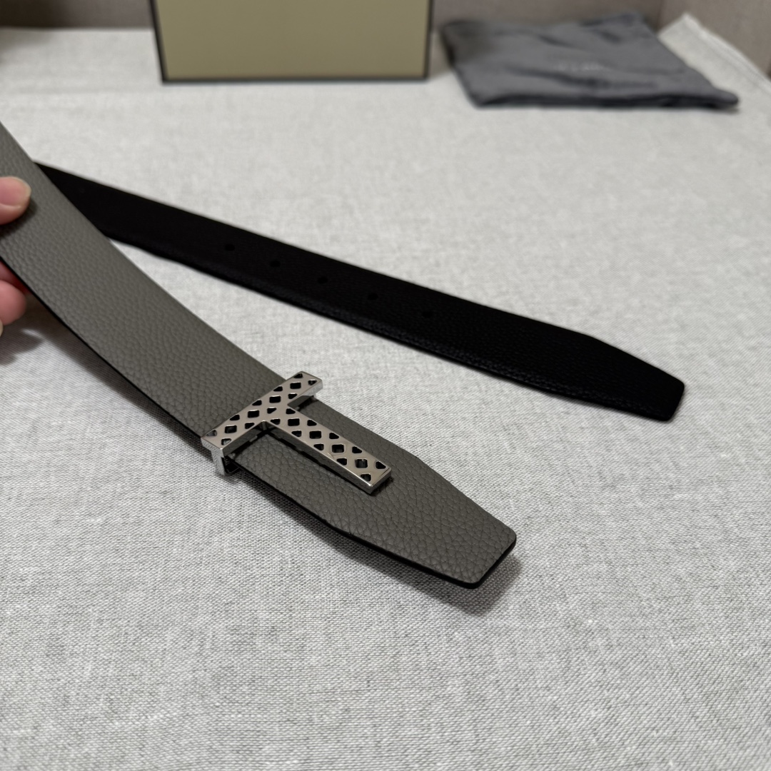 P汤姆福特最新网红爆款双面头层牛皮专柜同步3.8宽新款上市了，原版牛皮，搭配铜扣，优雅，大方用的方便。谢