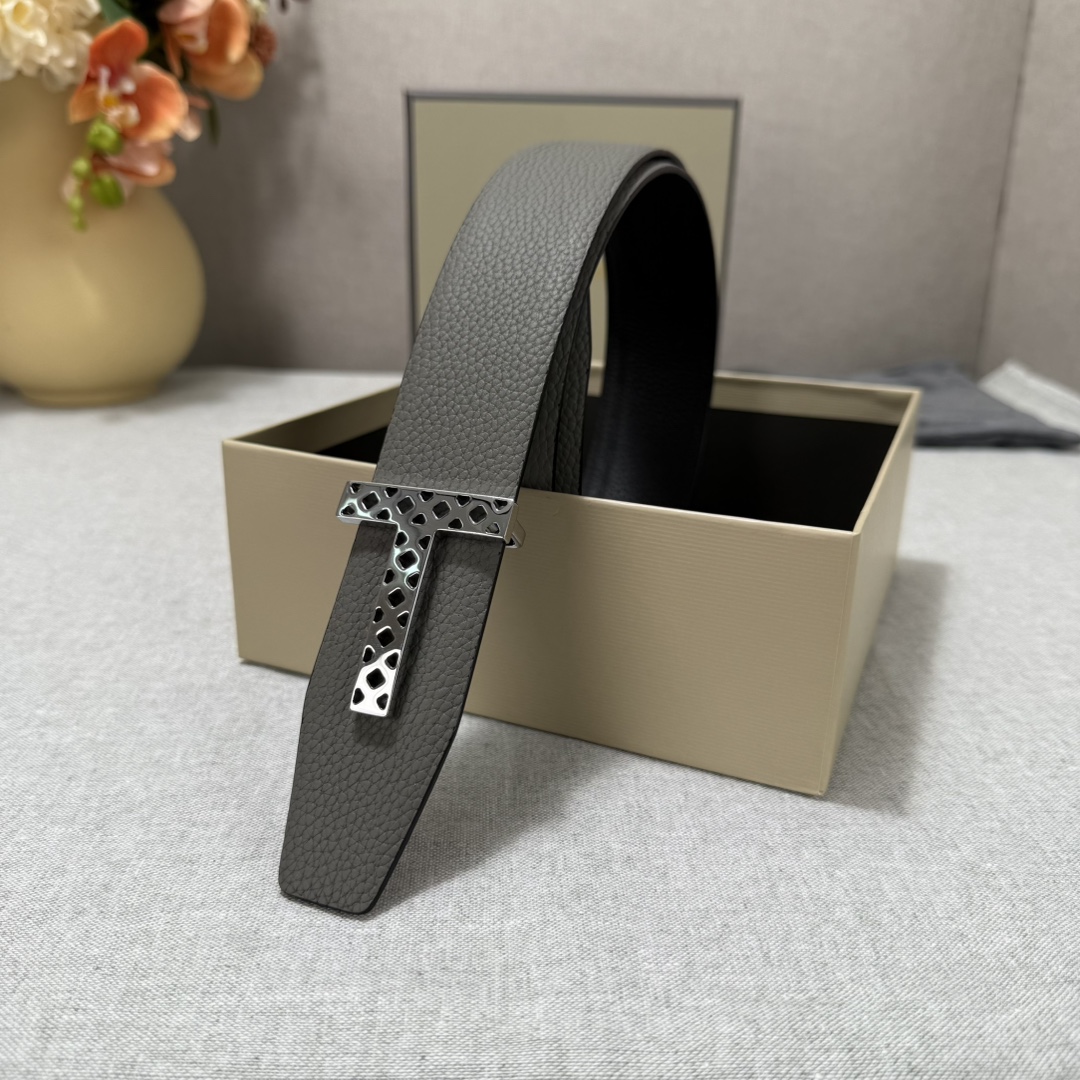 P汤姆福特最新网红爆款双面头层牛皮专柜同步3.8宽新款上市了，原版牛皮，搭配铜扣，优雅，大方用的方便。谢