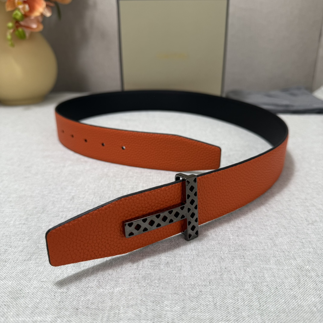 P汤姆福特最新网红爆款双面头层牛皮专柜同步3.8宽新款上市了，原版牛皮，搭配铜扣，优雅，大方用的方便。谢