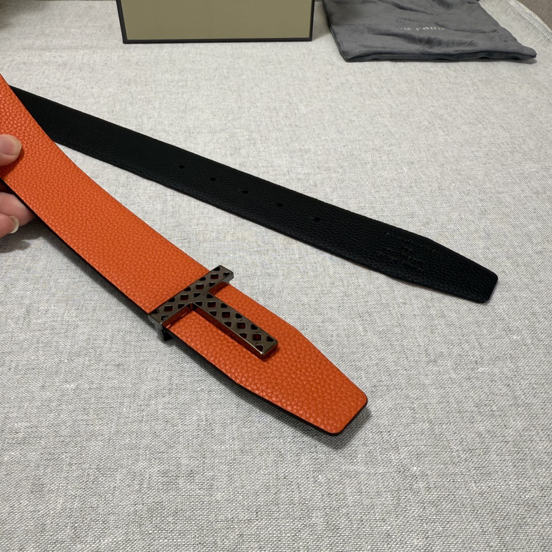 P汤姆福特最新网红爆款双面头层牛皮专柜同步3.8宽新款上市了，原版牛皮，搭配铜扣，优雅，大方用的方便。谢