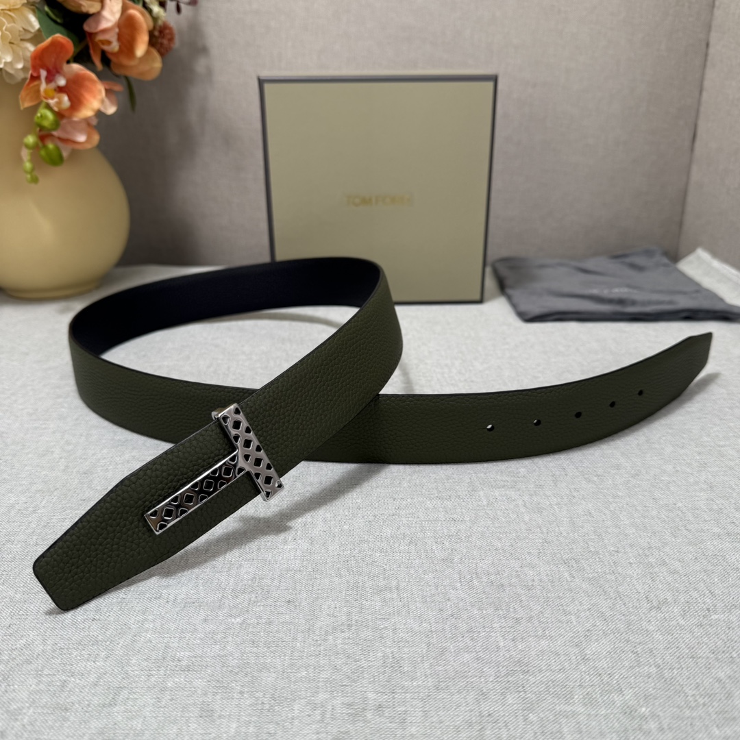 P汤姆福特最新网红爆款双面头层牛皮专柜同步3.8宽新款上市了，原版牛皮，搭配铜扣，优雅，大方用的方便。谢