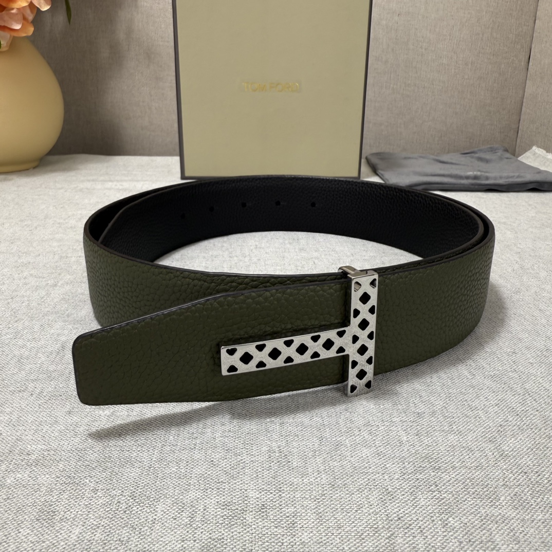 P汤姆福特最新网红爆款双面头层牛皮专柜同步3.8宽新款上市了，原版牛皮，搭配铜扣，优雅，大方用的方便。谢