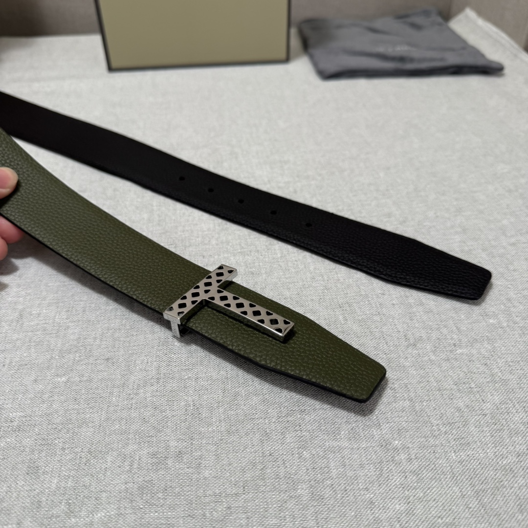 P汤姆福特最新网红爆款双面头层牛皮专柜同步3.8宽新款上市了，原版牛皮，搭配铜扣，优雅，大方用的方便。谢