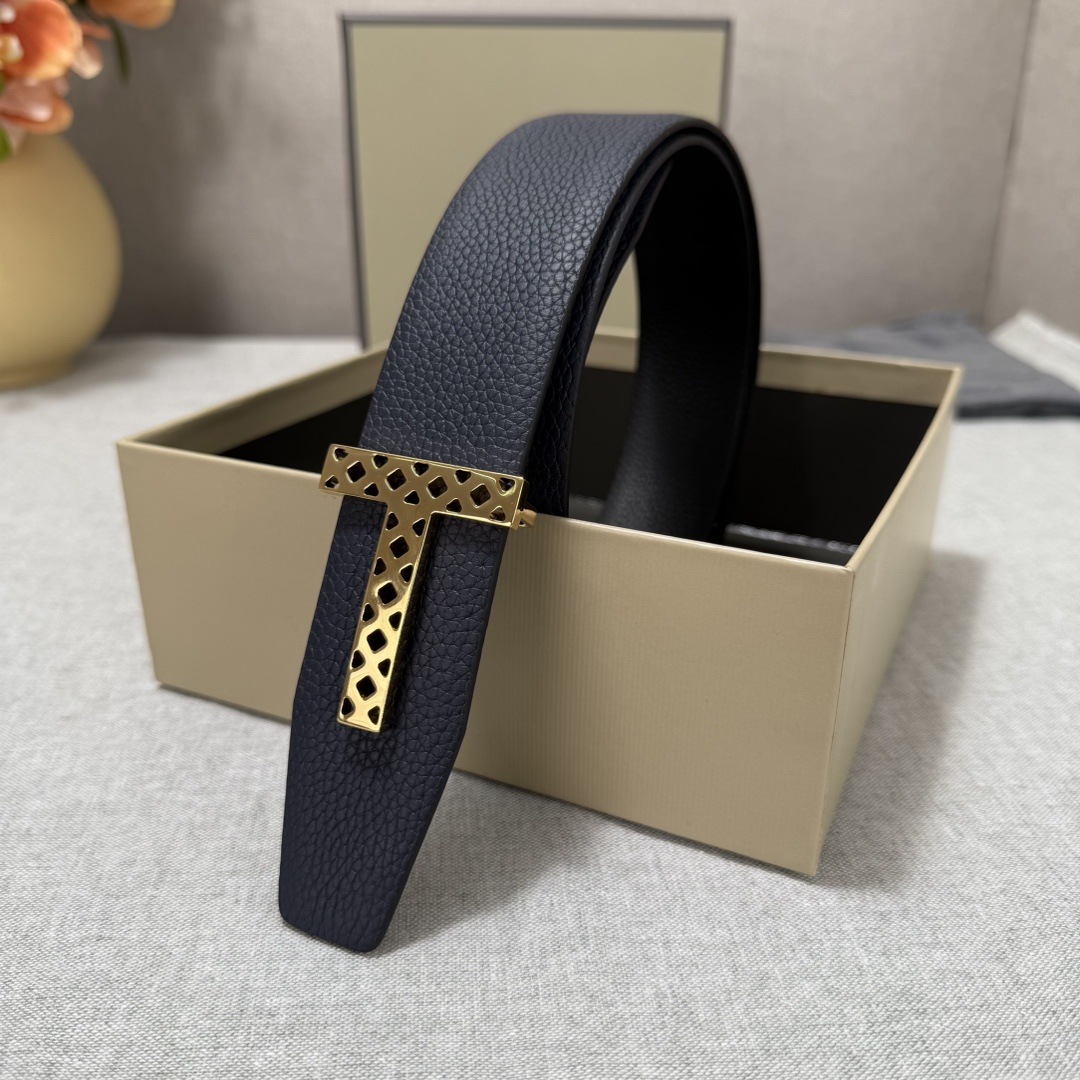 P汤姆福特最新网红爆款双面头层牛皮专柜同步3.8宽新款上市了，原版牛皮，搭配铜扣，优雅，大方用的方便。谢