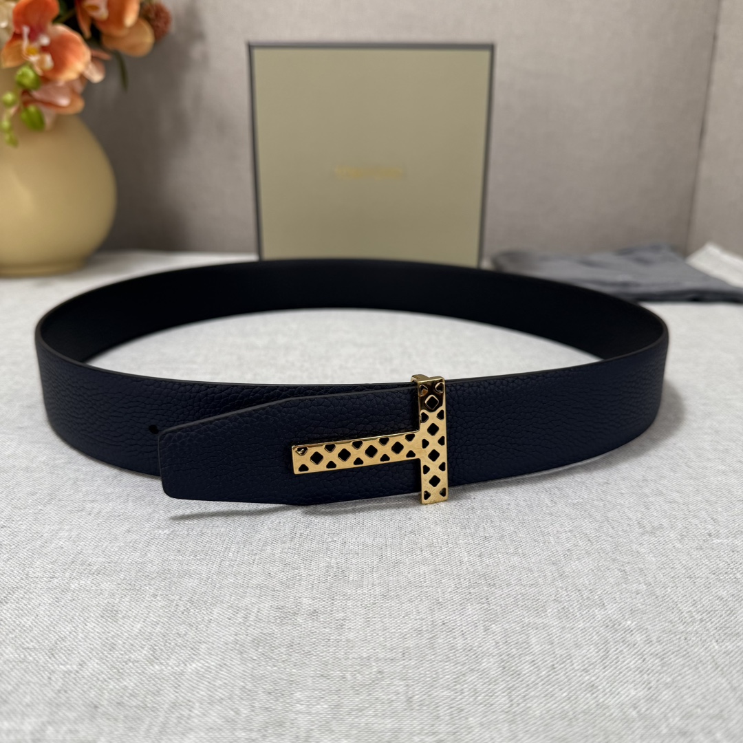 P汤姆福特最新网红爆款双面头层牛皮专柜同步3.8宽新款上市了，原版牛皮，搭配铜扣，优雅，大方用的方便。谢