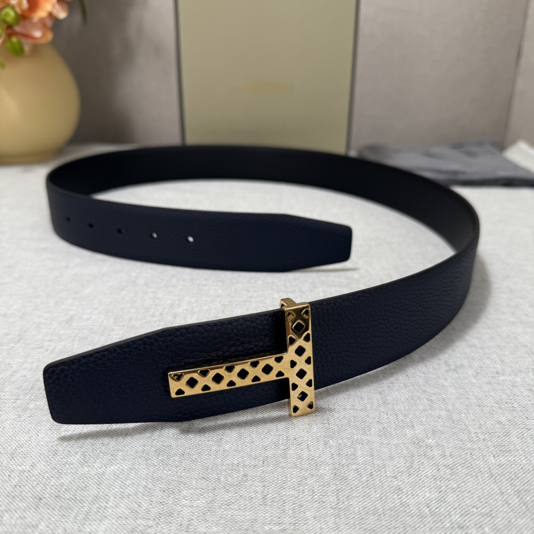 P汤姆福特最新网红爆款双面头层牛皮专柜同步3.8宽新款上市了，原版牛皮，搭配铜扣，优雅，大方用的方便。谢