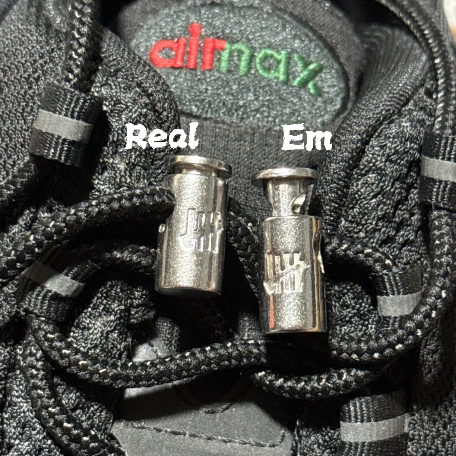 图片[7]-【小绿x/EM纯原】外贸超人气顶流单品 纯原版 UNDEFEATED x NK Air Max 95 \” Black \” 五道杠联名款低帮休闲运动鞋 IB4453-001 重金原鞋购入 独家私模 原版定制五金辅料 外贸平台充Z 高端零售专供品质 尺码：36 37.5 38 38.5 39 40 40.5 41 42 42.5 43 44 44.5 45 46 47.5 相信大家对于当年UNDEFEATED x Air Max 97 还记忆犹新，绿红色调的串标设计在当年掀起了一股潮流，市价翻倍一鞋难求的发售盛况至今依然难忘 而这一经典设计回归，UNDEFEATED 将再次同 Air Max 家族展开合作，基于Air Max 95 鞋型打造全新的联名 联名独有的串标元素及金属质感 Swoosh，整体既简洁清新，又释放出独树一帜的辨识度！-选品中心