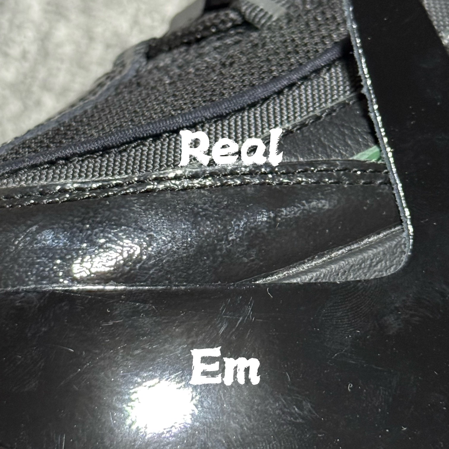 图片[2]-【小绿x/EM纯原】外贸超人气顶流单品 纯原版 UNDEFEATED x NK Air Max 95 \” Black \” 五道杠联名款低帮休闲运动鞋 IB4453-001 重金原鞋购入 独家私模 原版定制五金辅料 外贸平台充Z 高端零售专供品质 尺码：36 37.5 38 38.5 39 40 40.5 41 42 42.5 43 44 44.5 45 46 47.5 相信大家对于当年UNDEFEATED x Air Max 97 还记忆犹新，绿红色调的串标设计在当年掀起了一股潮流，市价翻倍一鞋难求的发售盛况至今依然难忘 而这一经典设计回归，UNDEFEATED 将再次同 Air Max 家族展开合作，基于Air Max 95 鞋型打造全新的联名 联名独有的串标元素及金属质感 Swoosh，整体既简洁清新，又释放出独树一帜的辨识度！-选品中心