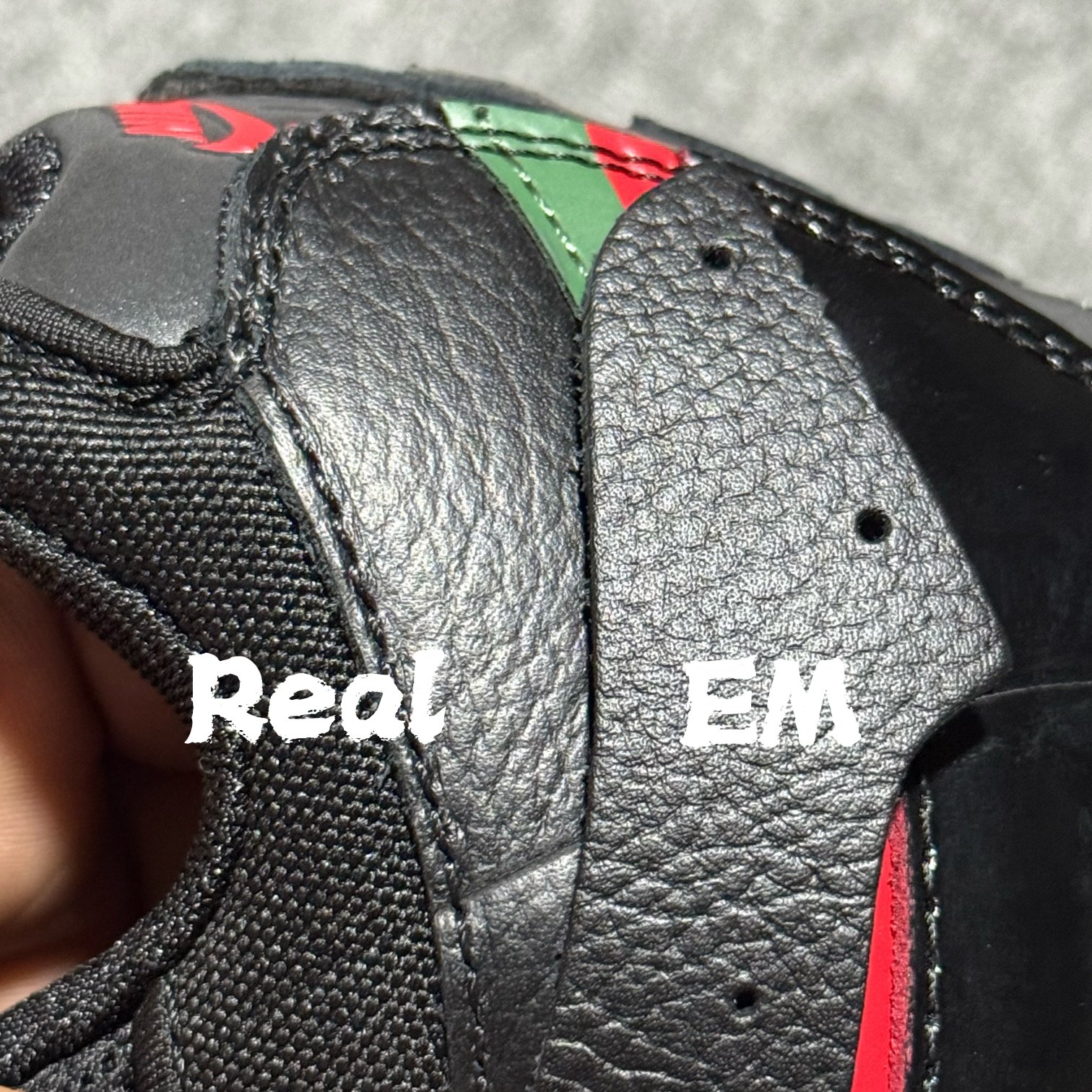 图片[3]-【小绿x/EM纯原】外贸超人气顶流单品 纯原版 UNDEFEATED x NK Air Max 95 \” Black \” 五道杠联名款低帮休闲运动鞋 IB4453-001 重金原鞋购入 独家私模 原版定制五金辅料 外贸平台充Z 高端零售专供品质 尺码：36 37.5 38 38.5 39 40 40.5 41 42 42.5 43 44 44.5 45 46 47.5 相信大家对于当年UNDEFEATED x Air Max 97 还记忆犹新，绿红色调的串标设计在当年掀起了一股潮流，市价翻倍一鞋难求的发售盛况至今依然难忘 而这一经典设计回归，UNDEFEATED 将再次同 Air Max 家族展开合作，基于Air Max 95 鞋型打造全新的联名 联名独有的串标元素及金属质感 Swoosh，整体既简洁清新，又释放出独树一帜的辨识度！-选品中心