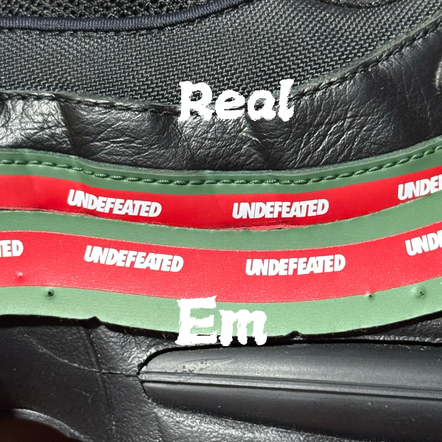 图片[4]-【小绿x/EM纯原】外贸超人气顶流单品 纯原版 UNDEFEATED x NK Air Max 95 \” Black \” 五道杠联名款低帮休闲运动鞋 IB4453-001 重金原鞋购入 独家私模 原版定制五金辅料 外贸平台充Z 高端零售专供品质 尺码：36 37.5 38 38.5 39 40 40.5 41 42 42.5 43 44 44.5 45 46 47.5 相信大家对于当年UNDEFEATED x Air Max 97 还记忆犹新，绿红色调的串标设计在当年掀起了一股潮流，市价翻倍一鞋难求的发售盛况至今依然难忘 而这一经典设计回归，UNDEFEATED 将再次同 Air Max 家族展开合作，基于Air Max 95 鞋型打造全新的联名 联名独有的串标元素及金属质感 Swoosh，整体既简洁清新，又释放出独树一帜的辨识度！-选品中心