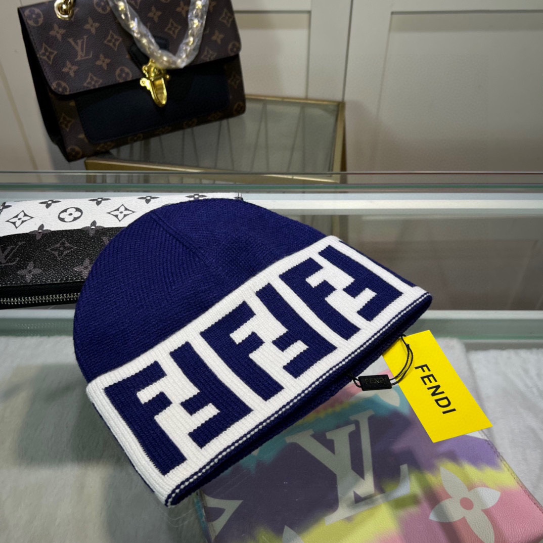 NO:617479,Comes with a dust bag. Fendi knitted hat. The new product on the official website is simple and elegant. The tight knitting method is very thick. It is soft, comfortable, warm and fashionable. You can’t put it down. Hurry up and get it. The same style for men and women!  Hats bucket hat, baseball cap, knitted hat, hat, fendi, fendi, espadrilles, hats19860909配防尘袋 芬迪FENDI针织帽 官网新品简约大气 紧密的针织法非常厚实 ,柔软舒适保暖又时尚爱不释手亲,赶紧入手吧男女同款！帽子渔夫帽棒球帽针织帽,帽子,fendi,fendi,espadrilles,hats,hat