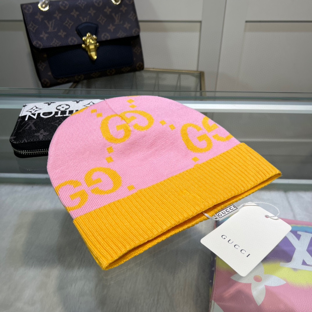 NO:617484,Comes with dust bag, the latest wool knitted hat from GUCCI official website, a replica of the original one from the official website. Very soft and skin-friendly, very elastic and textured, and a very versatile style ~ very warm, a must-have artifact for autumn and winter, unisex, and can be worn by any head size. I sincerely recommend hats, fisherman hats, baseball caps, knitted hats, hats, gucci, espadrilles, hats19860909配防尘袋,GUCCI古奇官网最新羊毛针织帽,官网原单复刻.非常柔软亲肤,弹性很好有质感又非常百搭的款式~非常保暖的 ,秋冬必备神器,男女通用,任何头围都可以佩戴.真心推荐帽子渔夫帽棒球帽针织帽,帽子,gucci,espadrilles,hats,hat