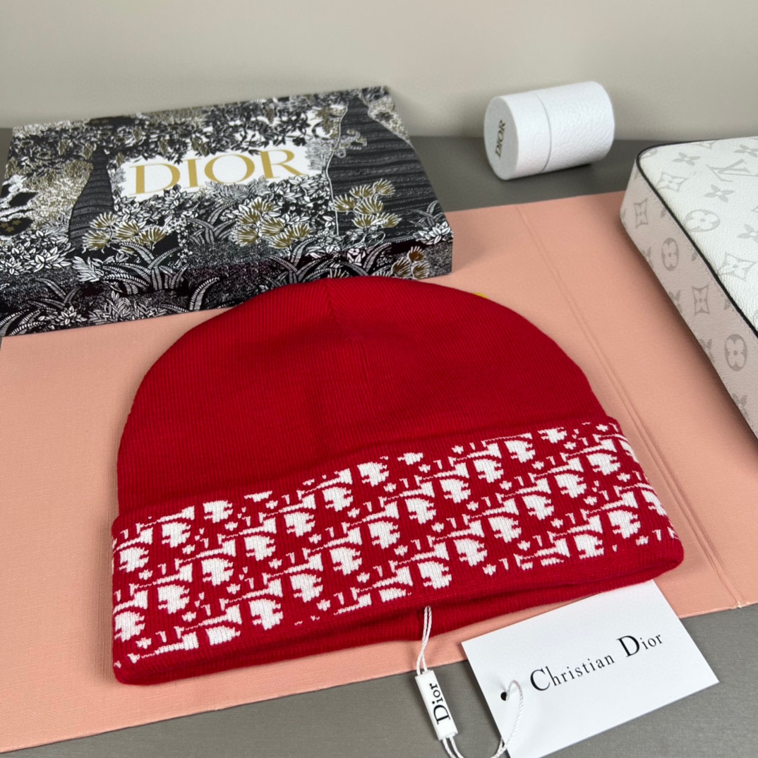 配防尘袋DIOR 迪奥原单帽子官网新品爱心][爱心]羊毛羊绒双层帽子😱😘保暖又时尚，简单大方，更显时尚高