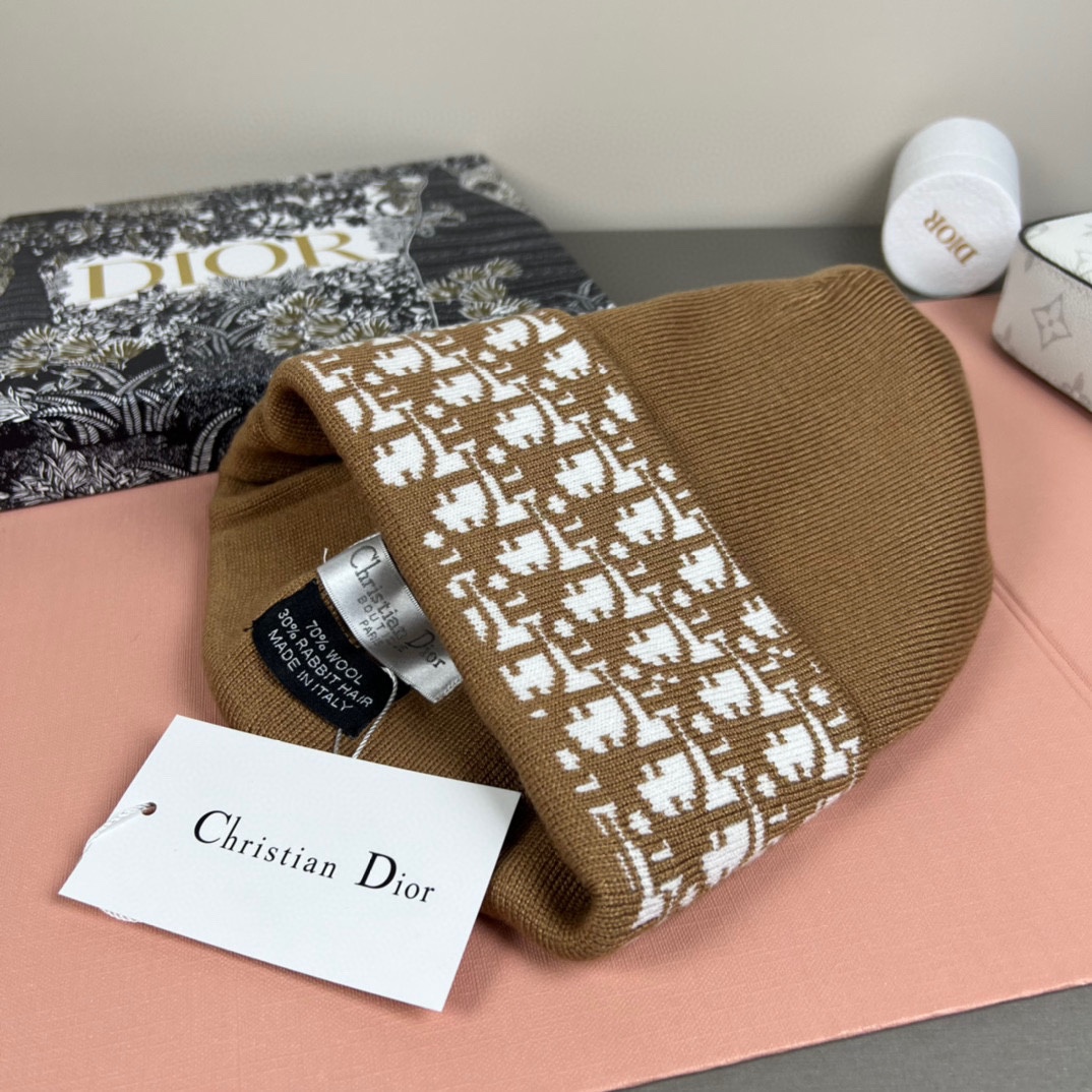 配防尘袋DIOR 迪奥原单帽子官网新品爱心][爱心]羊毛羊绒双层帽子😱😘保暖又时尚，简单大方，更显时尚高