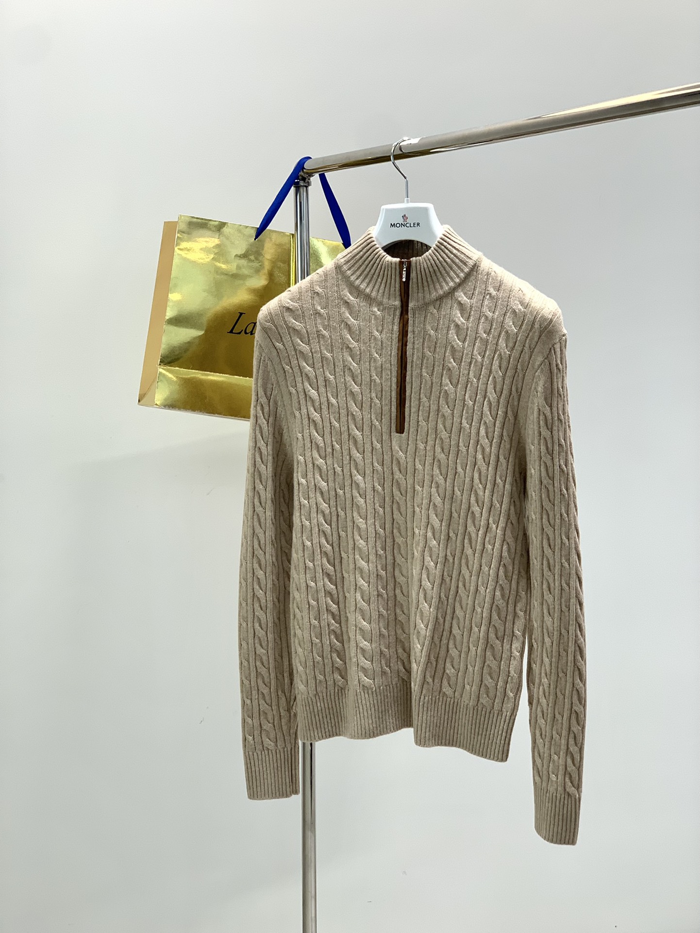 NO:622153,, LP (Loro Piana), the latest winter product, available at counters at the same time, original order, fashionable casual knitted sweater, made of imported original fabrics, top-notch knitting technology letter pattern decoration logo, original hardware accessories decoration, extremely high grade, comfortable and versatile, and the upper body is very handsome!  2 colors recommended, size M-3XL,, loro piana, loro piana, sweaters, alexander wang19860909,LP(Loro Piana ),冬季最新品,专柜同步有售,原单狠货,时尚休闲针织毛衣,采用进口原版面料,顶级针织工艺字母图案装饰logo,原版五金辅料装饰,档次极高,舒适百搭,上身帅气十足！2色推荐,码数M-3XL,,loro piana,loro piana,sweaters,alexander wang,Men's clothing