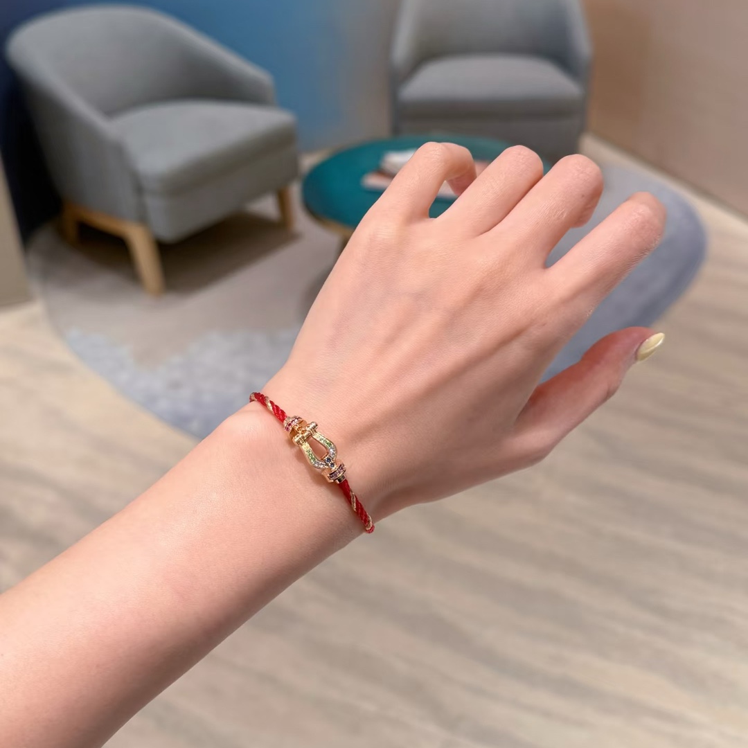 💥新品发布❤火爆🎉钢丝费雷德 Fred斐登满钻、半钻、无钻马蹄扣中性款高品质黑色钢丝绳手链手镯！本命绳👉🏻大牌 时尚 精致💠FORCE 系列手链⭐高端定制～亚金微电镀18k金工艺 精工马蹄扣头手镯！上手效果非常百搭💍 网红达人 时尚一族必备单品 玫瑰金、黄金、银色扣头😘男女情侣款两个码数：17/19cm