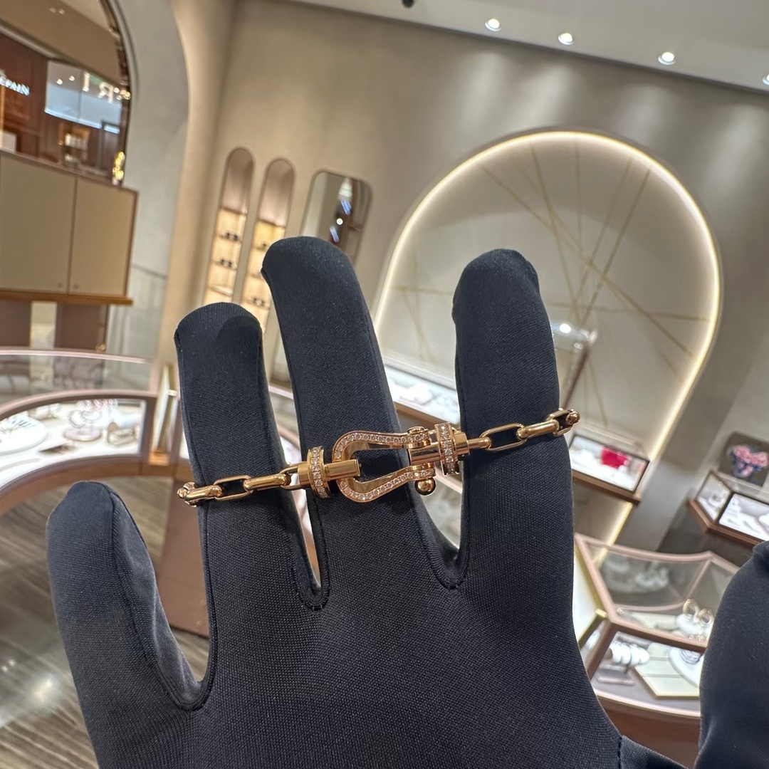 💥新品发布❤火爆🎉钢丝费雷德 Fred斐登满钻、半钻、无钻马蹄扣中性款高品质黑色钢丝绳手链手镯！本命绳👉🏻大牌 时尚 精致💠FORCE 系列手链⭐高端定制～亚金微电镀18k金工艺 精工马蹄扣头手镯！上手效果非常百搭💍 网红达人 时尚一族必备单品 玫瑰金、黄金、银色扣头😘男女情侣款两个码数：17/19cm