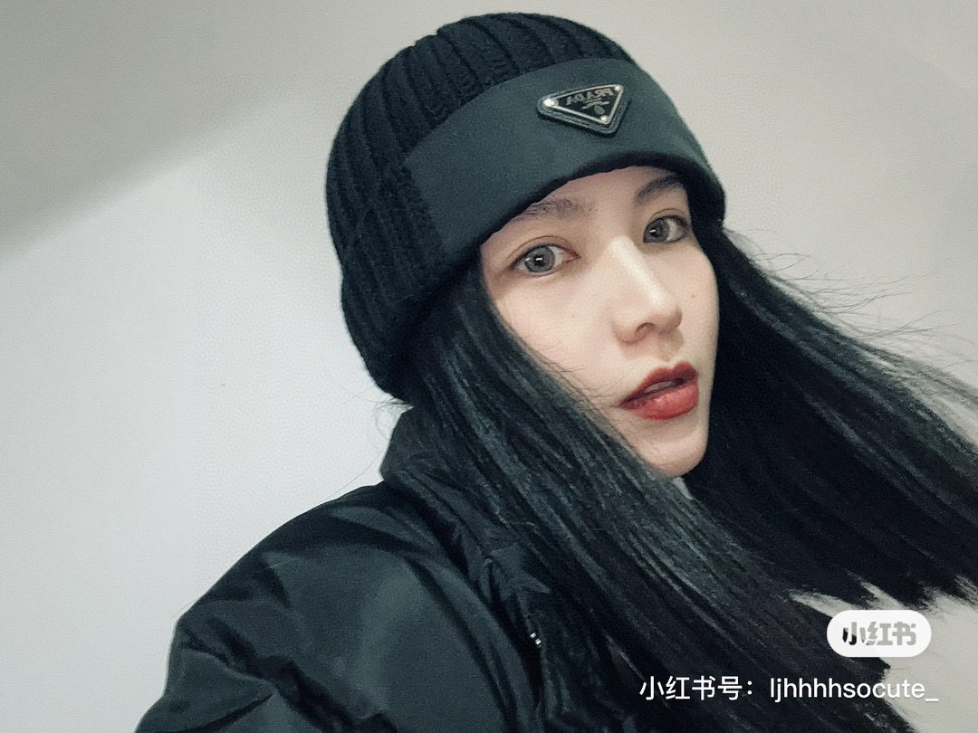 NO:643379,[PRADA wool quality, look for it!  Many celebrities have the same style, and the big-name models are super easy to match, so hurry up and get it!  Classic models from the official website, Xiaohongshu, and models recommended by major internet celebrities!  Thicker and warmer, fashionable and popular, the best famous brand for keeping warm in autumn and winter, hurry up and order it, popular style hats, fisherman hats, baseball caps, knitted hats, hats, prada, prada, espadrilles, hats19860909【普拉达 PRADA羊毛品质,认准了！众多明星同款,大牌款超好搭配,赶紧入手！官网经典款,小红书,各大网红主推款！加厚更保暖,时尚流行质感一流,秋冬保暖最佳名品,赶紧订购哦,跑量款帽子渔夫帽棒球帽针织帽,帽子,prada,prada,espadrilles,hats,hat