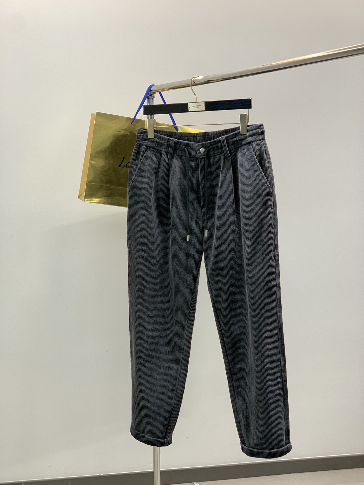 NO:646429,Clothes, pants, Bottega Veneta, new autumn and winter products, fashionable casual suits, available at counters simultaneously, original orders, imported original fabrics, top-notch printing technology letter pattern logo, original hardware accessories decoration, unique design, full of vitality, excellent comfort, extremely high grade, handsome and stylish upper body, 2 colors recommended, size M-3XL,,bottega veneta,bottega veneta,alexander wang19860909衣服,裤子,Bottega Veneta 葆蝶家,秋冬新品,时尚休闲套装,专柜同步有售,原单狠货,进口原版面料,顶级印花工艺字母图案logo,原版五金辅料装饰,独特设计,活力十足,舒适度极佳,档次极高,上身帅气有型,2色推荐,码数M-3XL,,bottega veneta,bottega veneta,alexander wang,Men's clothing