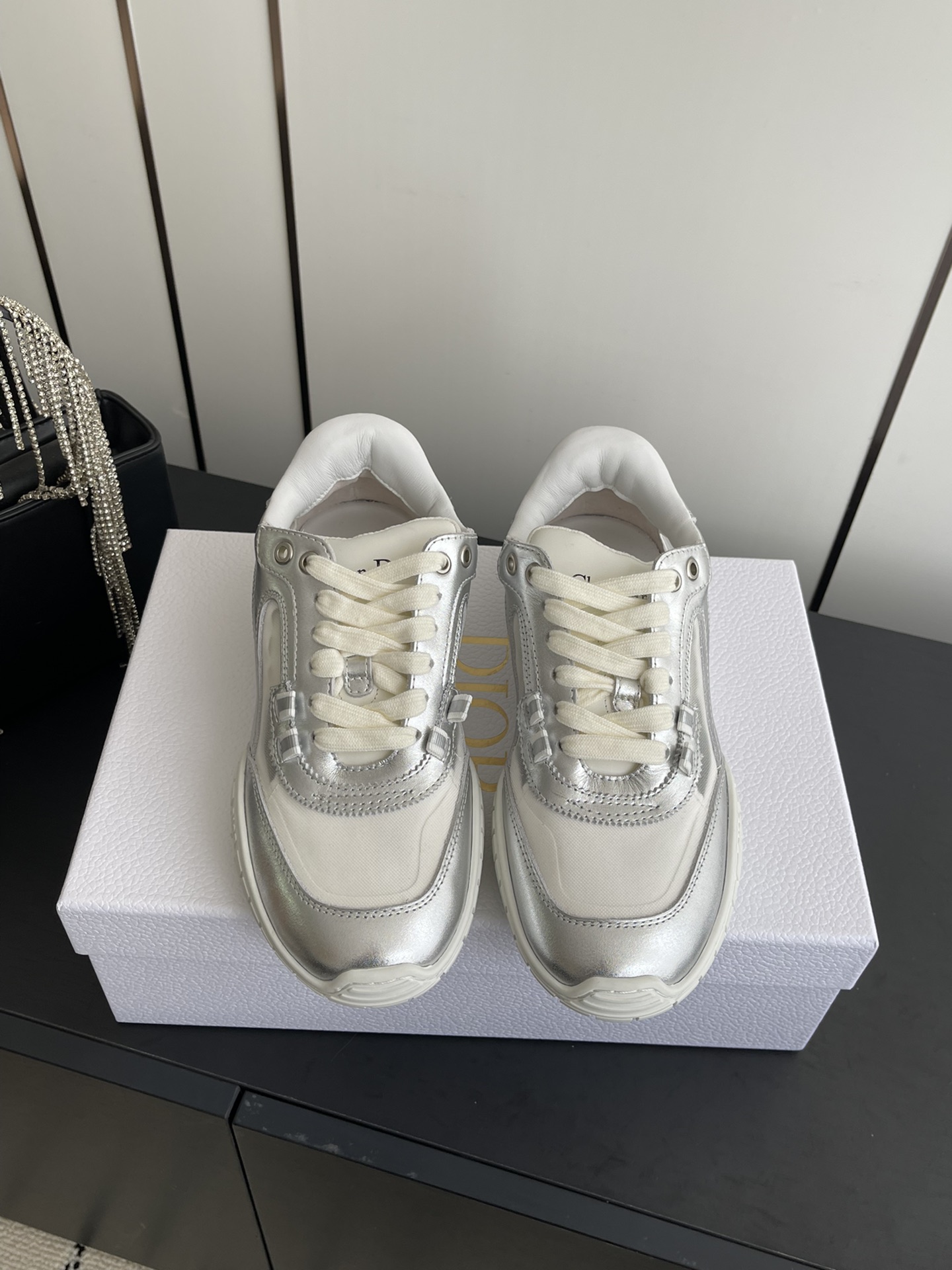 NO:628569,Couple style Dior 26ss early spring new moral training shoes sneakers see-through style Eye-catching see-through mesh design style Mesh leather surface is super high-end, fresh and full of vitality Versatile and delicate upper foot Cowhide upper, cow suede plus mesh Inner sheepskin sole molded TPU outsole Size 35-45 (female 40  Men's 45 (custom-made), casual shoes/sports shoes, dior, dior, sneakers, cowhide, sheepskin19860909情侣款Dior 迪奥 26ss早春新款德训鞋运动鞋透视款 眼睛一亮的透视网设计风格 网面皮面搭配超高级 清新且活力满满 上脚百搭秀气 鞋面牛皮,牛反绒加网面 内里羊皮 鞋底开模TPU大底 码数35-45（女40 男45订做）,休闲鞋/运动鞋,dior,dior,sneakers,cowhide,sheepskin,Women's Shoes