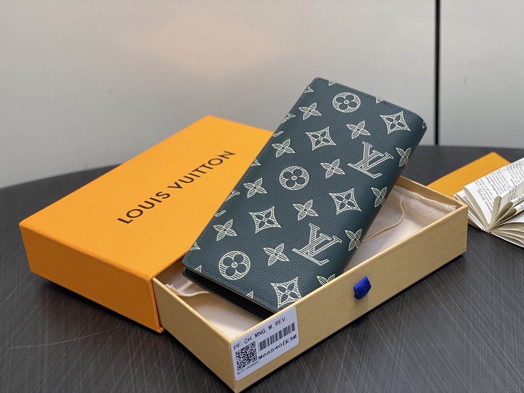 LV Style Beige Leather Wallet Lookbook Reference image 2