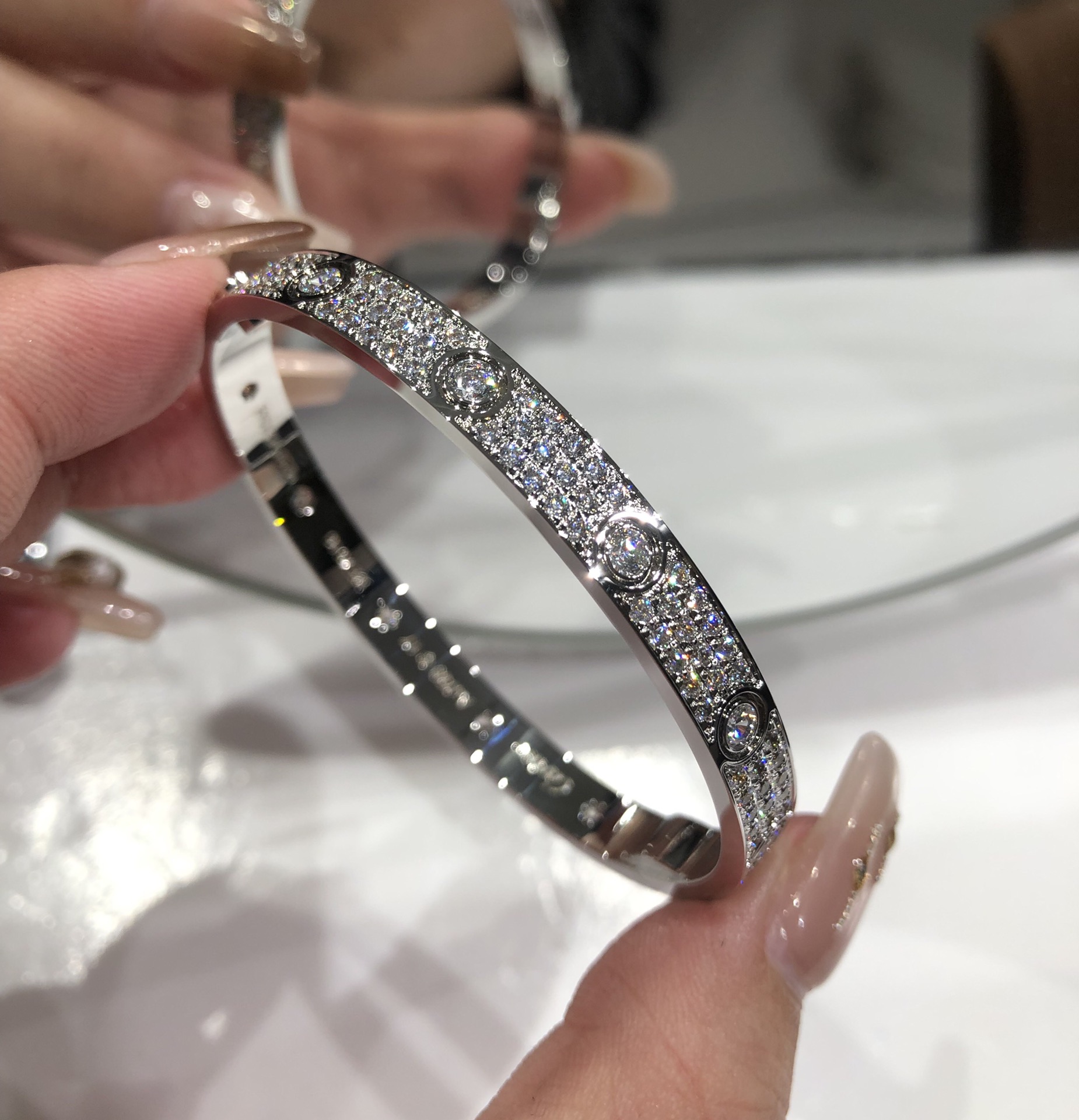NO:669552,Kajia's new bracelet, wide version of Gypsophila 10 diamonds, white gold, ready stock 16# 17#,,bracelet,Cardia high-end jewelry19860909卡家新款手镯 宽版满天星10钻 白金色 现货16# 17#,,bracelet,卡迪亚高端饰品,Jewelry