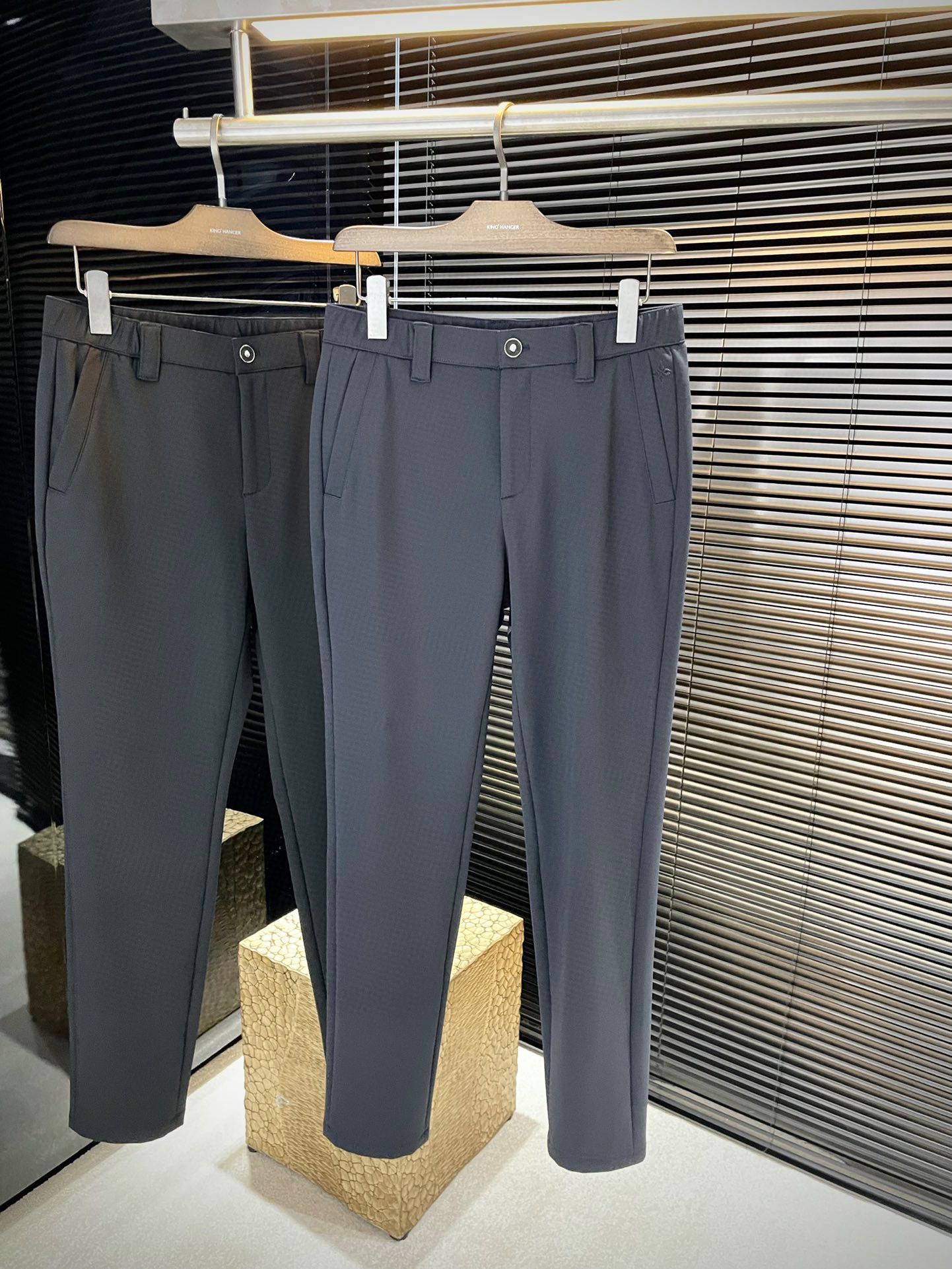 NO:621957,P Gucc (Gucci) autumn new style, the latest casual pants. The original pants type upper body is casual and versatile, casual and lazy style, customized original nylon fabric, extremely comfortable.. Logo design is high-end and atmospheric, does it have the taste of autumn, the first choice. Size 31-42 (37 39) Purchasing level...shipped next day,,gucci,gucci,alexander wang19860909P  Gucc（古驰）秋季新款,最新休闲裤.原版裤型上身休闲百搭、随性慵懒范,定制原版锦纶面料,舒适感爆棚..logo标设计 高端大气,秋天的味道有没有,首选 .码数 31-42（37 39）代购级别……隔天出货,,gucci,gucci,alexander wang,Men's clothing