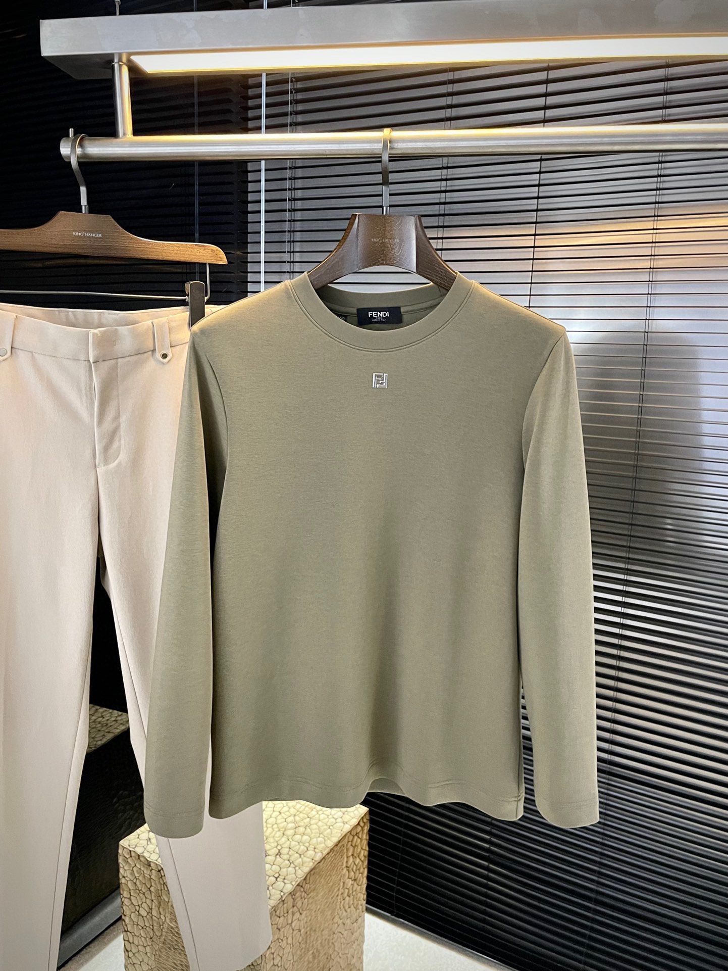 NO:621962,P FEND (Fendi) new autumn style, the latest sweatshirt in the counter. The original version is casual and versatile on the upper body, with a casual and lazy style. Customized original modal fabric, which is extremely comfortable. High-end atmosphere, does it have the taste of autumn, the first choice. Size M-4XL Purchasing level...,,fendi,fendi,hoodie,sweatshirts,alexander wang19860909P  FEND（芬迪）秋季新款,专柜最新卫衣 原版版型上身休闲百搭、随性慵懒范,定制原版莫代尔面料,舒适感爆棚.高端大气,秋天的味道有没有,首选 .码数 M-4XL 代购级别……,,fendi,fendi,hoodie,sweatshirts,alexander wang,Men's clothing