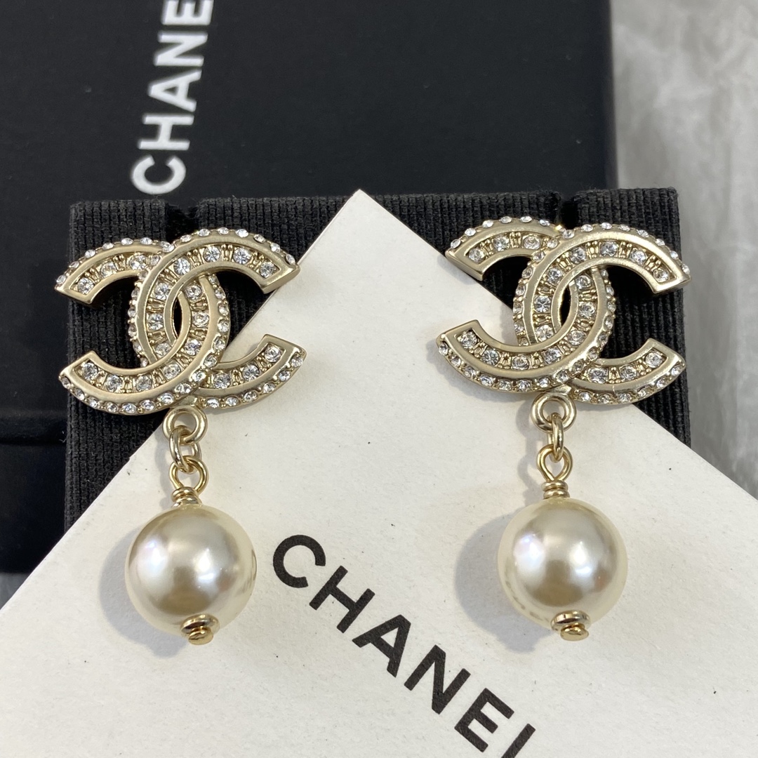 Il vero pezzo introvabile in boutique ❗ Un classico senza tempo, realizzato in ottone autentico e cristalli Swarovski 💌