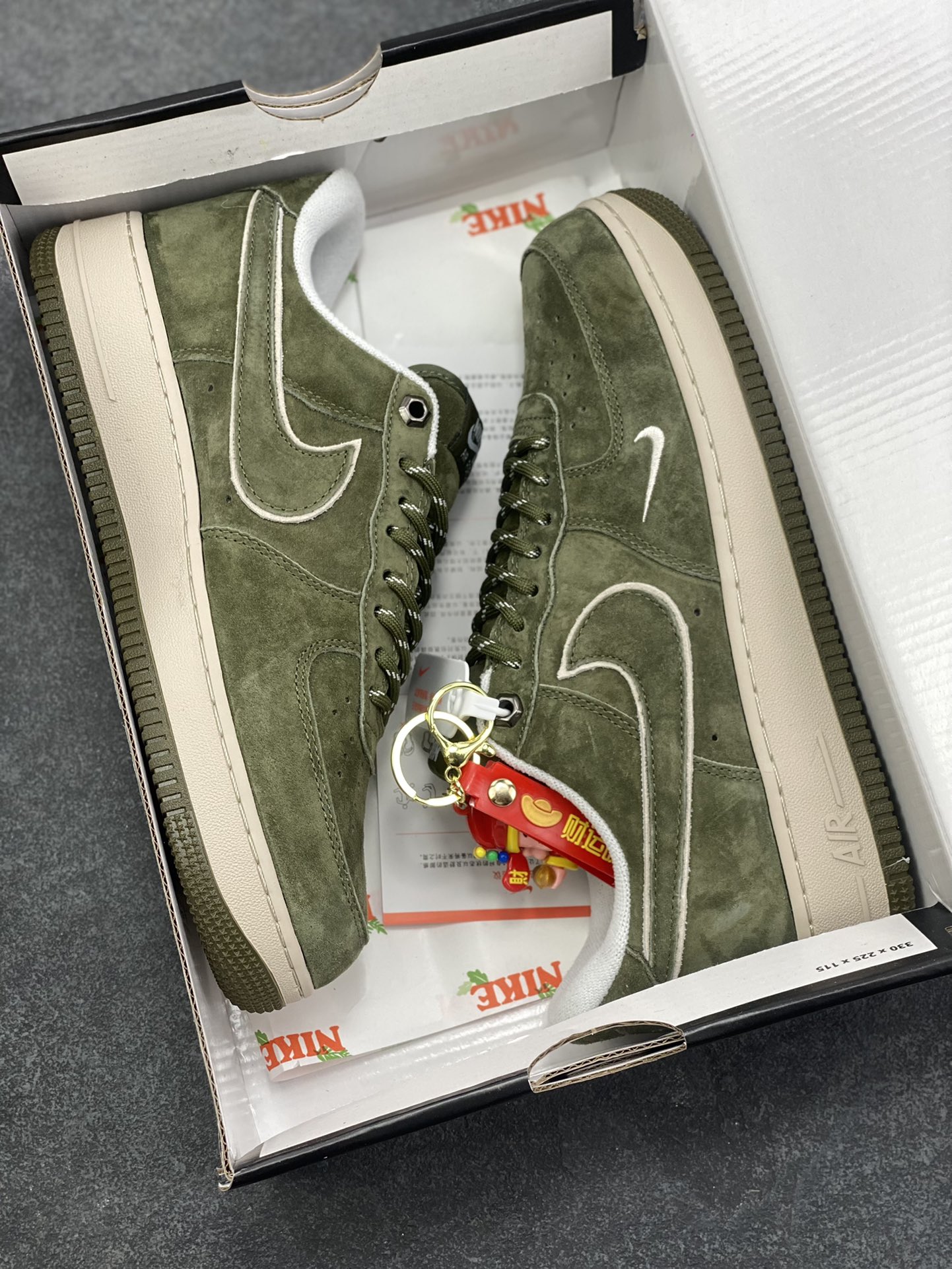 图片[9]-Nike Air Force 1 ‘07 Low “头层猪八拼接” 空军一号 高端定制 低帮 运动鞋 休闲鞋 折边针车 工艺难度大 原楦头原纸板 原装鞋盒 定制五金配件 内置全掌气垫 原厂鞋底 货号：DY9867-106 尺码：36 36.5 37.5 38 38.5 39 40 40.5 41 42 42.5 43 44 44.5 45-选品中心