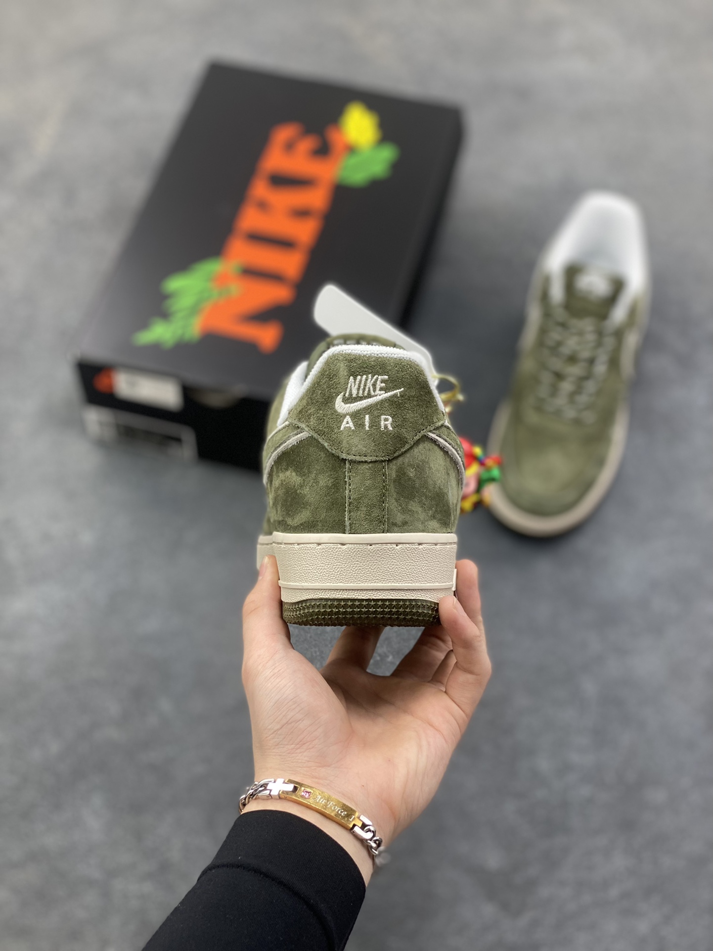 图片[4]-Nike Air Force 1 ‘07 Low “头层猪八拼接” 空军一号 高端定制 低帮 运动鞋 休闲鞋 折边针车 工艺难度大 原楦头原纸板 原装鞋盒 定制五金配件 内置全掌气垫 原厂鞋底 货号：DY9867-106 尺码：36 36.5 37.5 38 38.5 39 40 40.5 41 42 42.5 43 44 44.5 45-选品中心