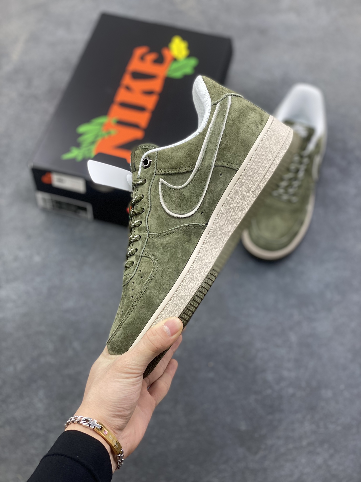 图片[3]-Nike Air Force 1 ‘07 Low “头层猪八拼接” 空军一号 高端定制 低帮 运动鞋 休闲鞋 折边针车 工艺难度大 原楦头原纸板 原装鞋盒 定制五金配件 内置全掌气垫 原厂鞋底 货号：DY9867-106 尺码：36 36.5 37.5 38 38.5 39 40 40.5 41 42 42.5 43 44 44.5 45-选品中心