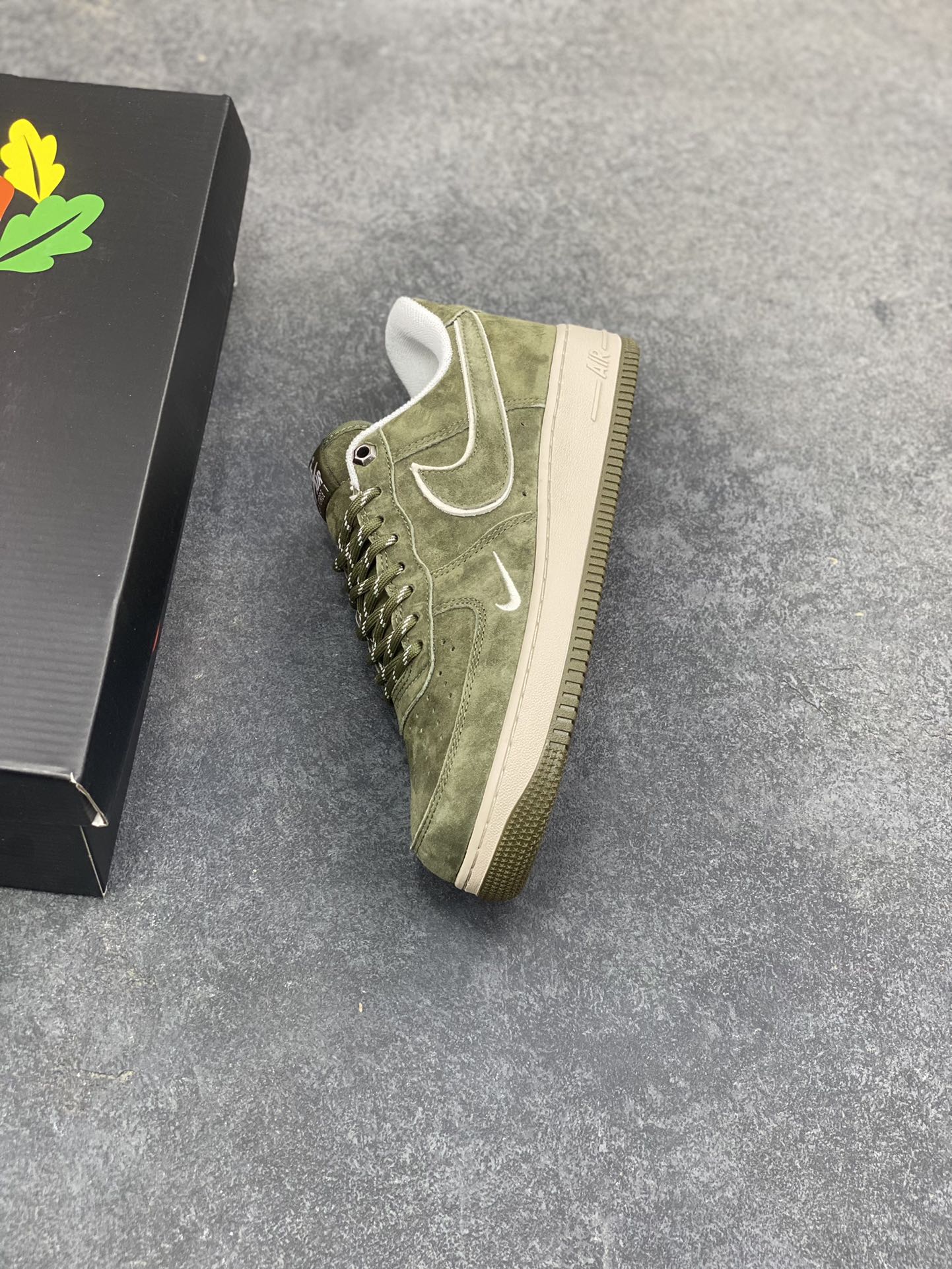 图片[7]-Nike Air Force 1 ‘07 Low “头层猪八拼接” 空军一号 高端定制 低帮 运动鞋 休闲鞋 折边针车 工艺难度大 原楦头原纸板 原装鞋盒 定制五金配件 内置全掌气垫 原厂鞋底 货号：DY9867-106 尺码：36 36.5 37.5 38 38.5 39 40 40.5 41 42 42.5 43 44 44.5 45-选品中心