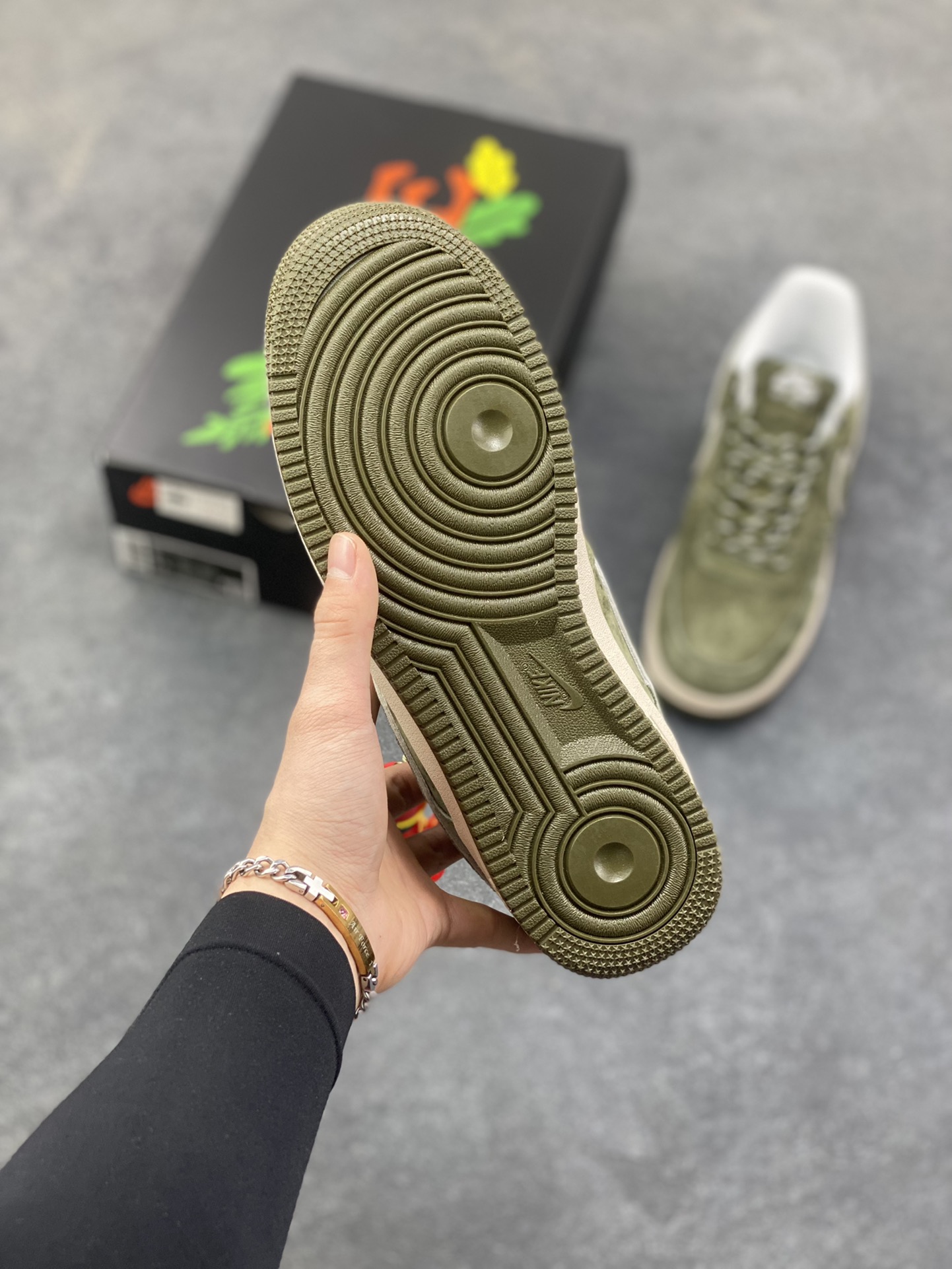 图片[5]-Nike Air Force 1 ‘07 Low “头层猪八拼接” 空军一号 高端定制 低帮 运动鞋 休闲鞋 折边针车 工艺难度大 原楦头原纸板 原装鞋盒 定制五金配件 内置全掌气垫 原厂鞋底 货号：DY9867-106 尺码：36 36.5 37.5 38 38.5 39 40 40.5 41 42 42.5 43 44 44.5 45-选品中心