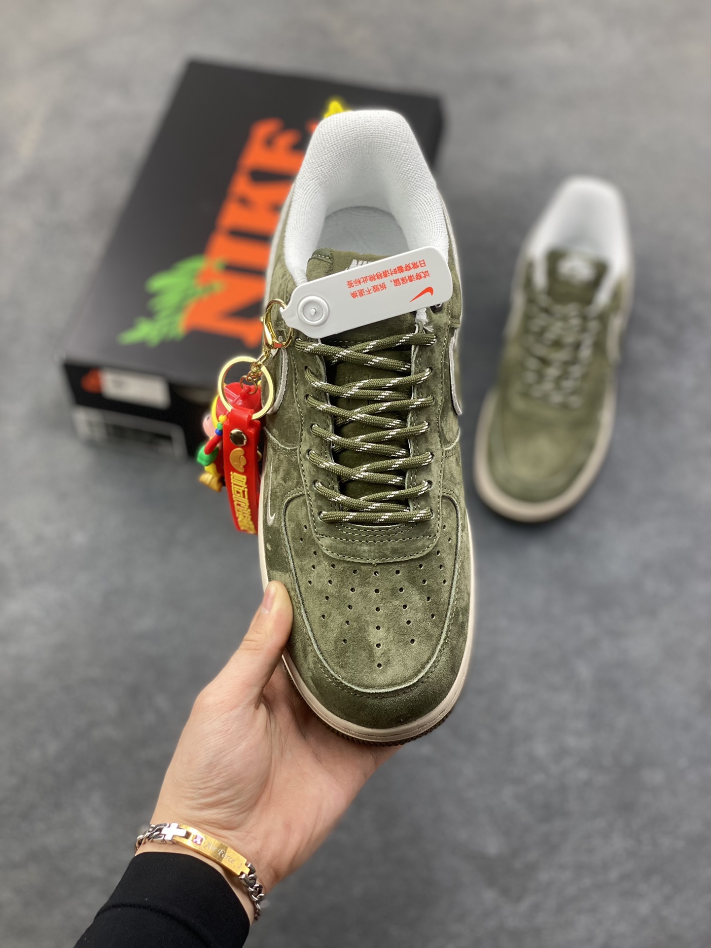 图片[2]-Nike Air Force 1 ‘07 Low “头层猪八拼接” 空军一号 高端定制 低帮 运动鞋 休闲鞋 折边针车 工艺难度大 原楦头原纸板 原装鞋盒 定制五金配件 内置全掌气垫 原厂鞋底 货号：DY9867-106 尺码：36 36.5 37.5 38 38.5 39 40 40.5 41 42 42.5 43 44 44.5 45-选品中心